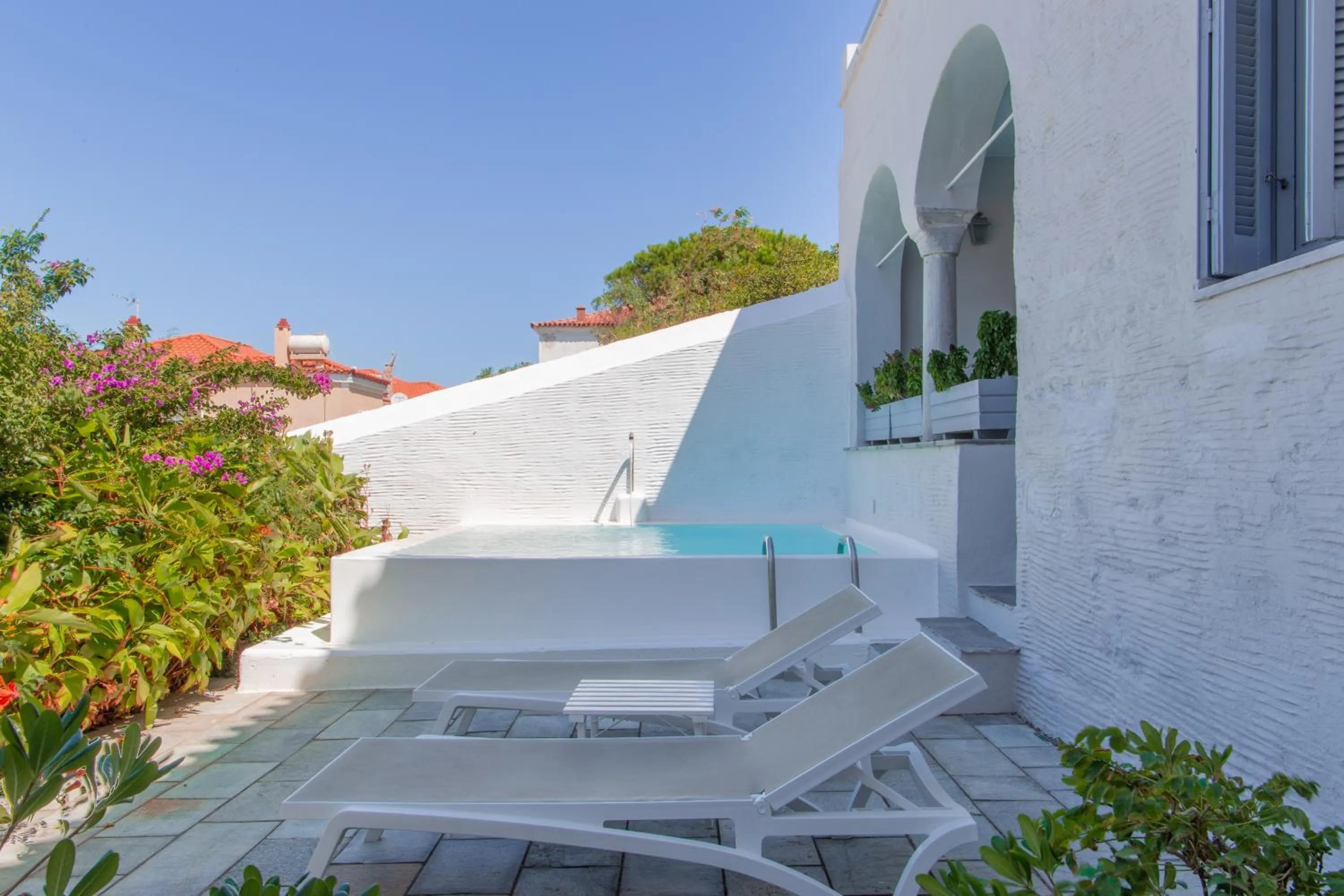 Swimming pool in Micra Anglia Boutique Hotel & Spa