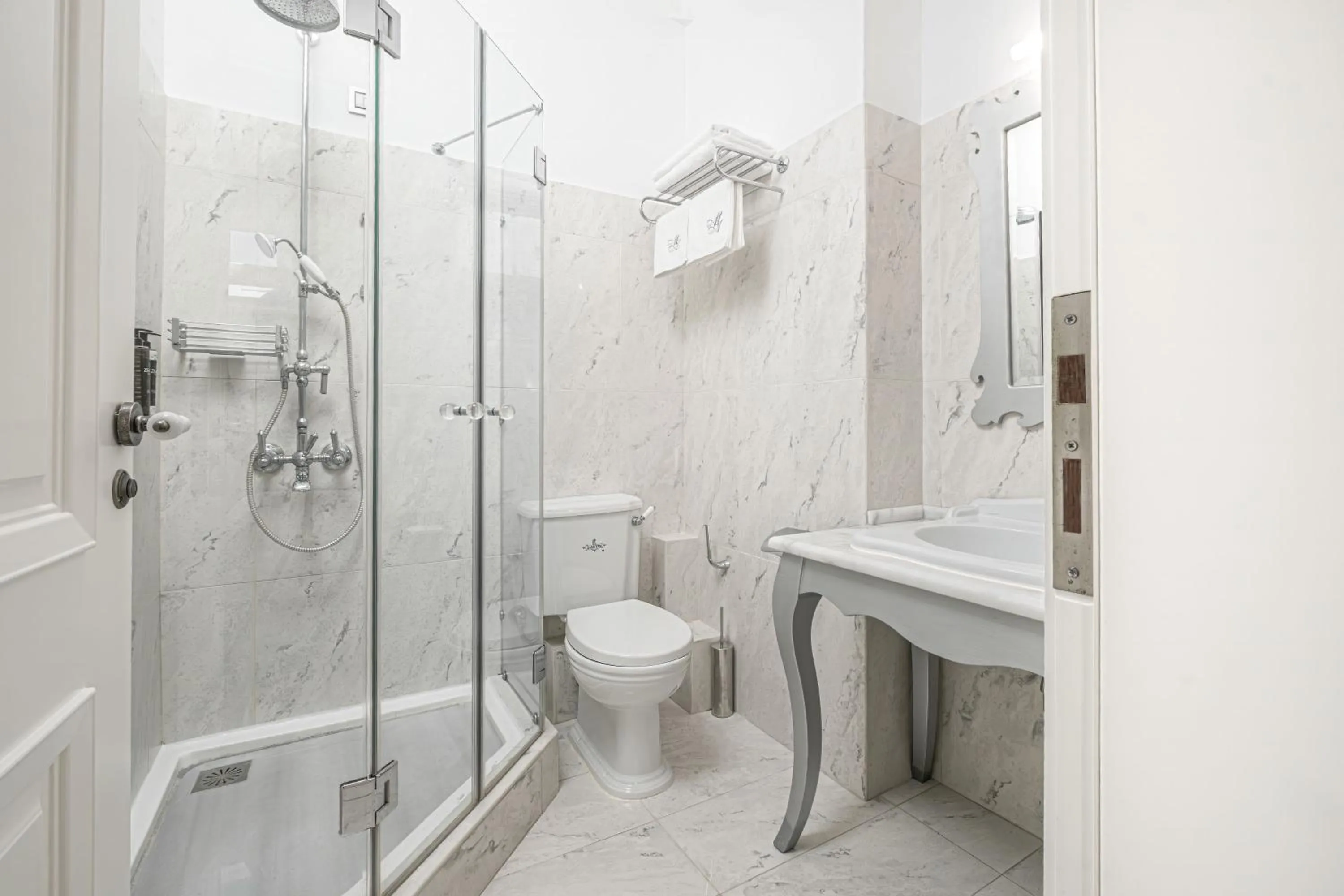 Bathroom in Micra Anglia Boutique Hotel & Spa