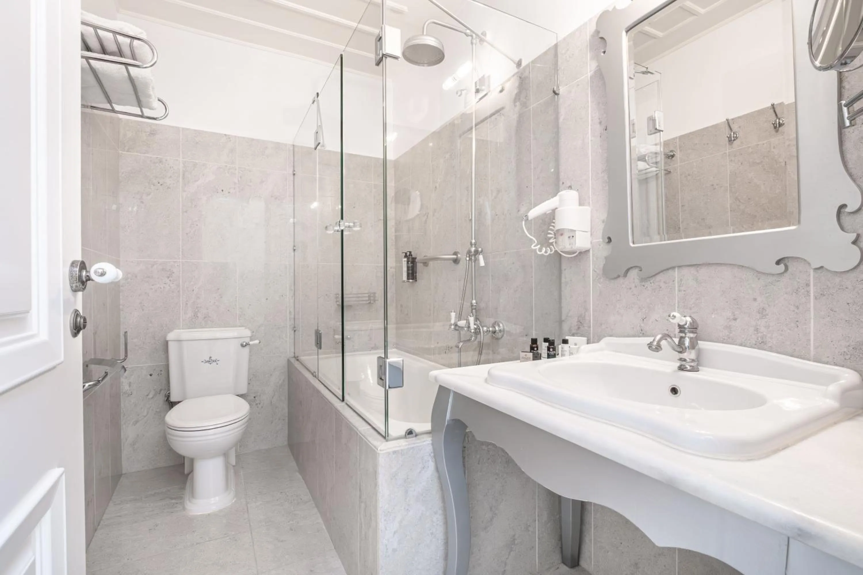 Bathroom in Micra Anglia Boutique Hotel & Spa