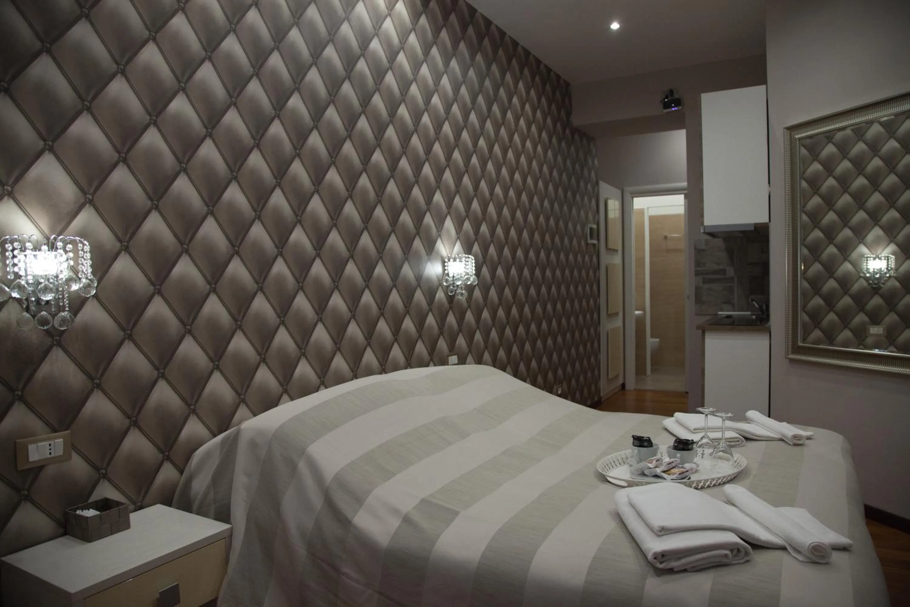 Photo of the whole room, Bed in Maison Imperiale