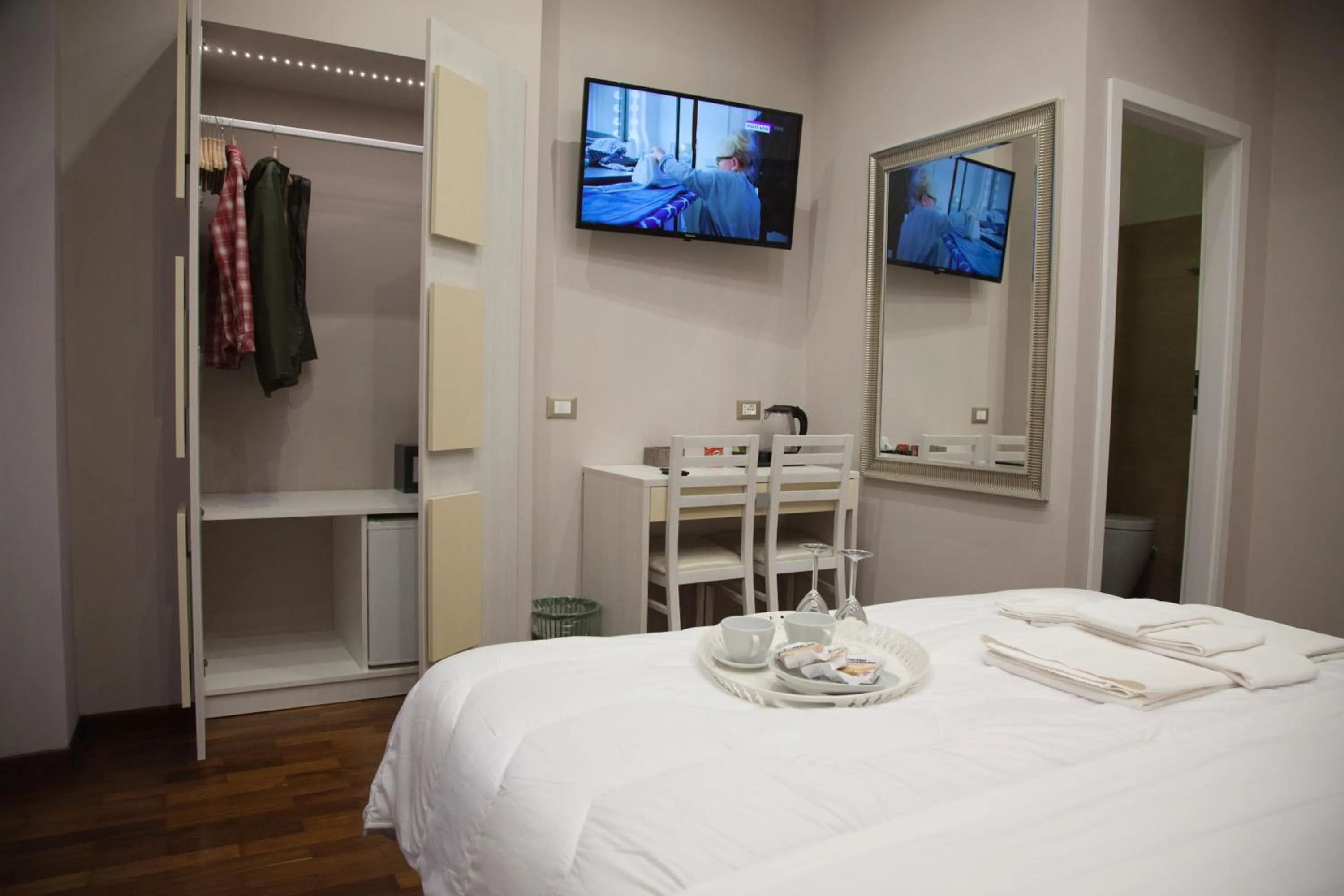 Photo of the whole room, Bed in Maison Imperiale