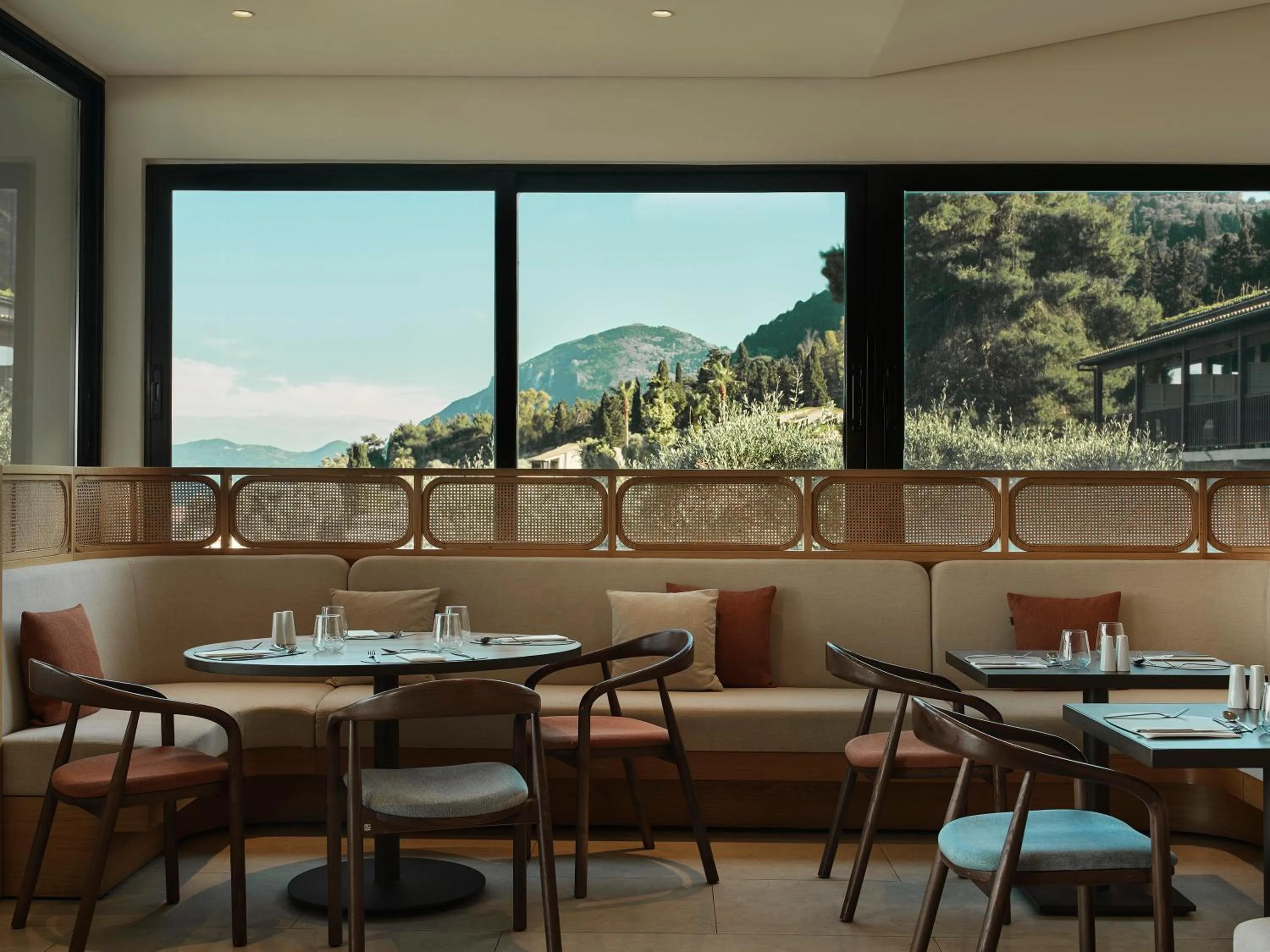 Restaurant/places to eat in Aeolos Beach Resort