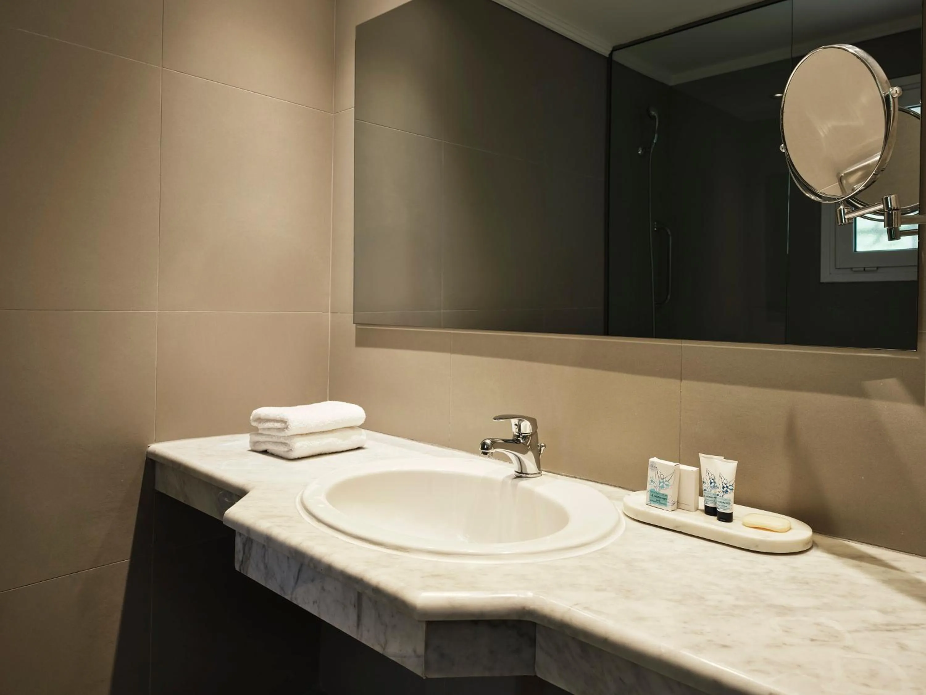 Bathroom in Aeolos Beach Resort