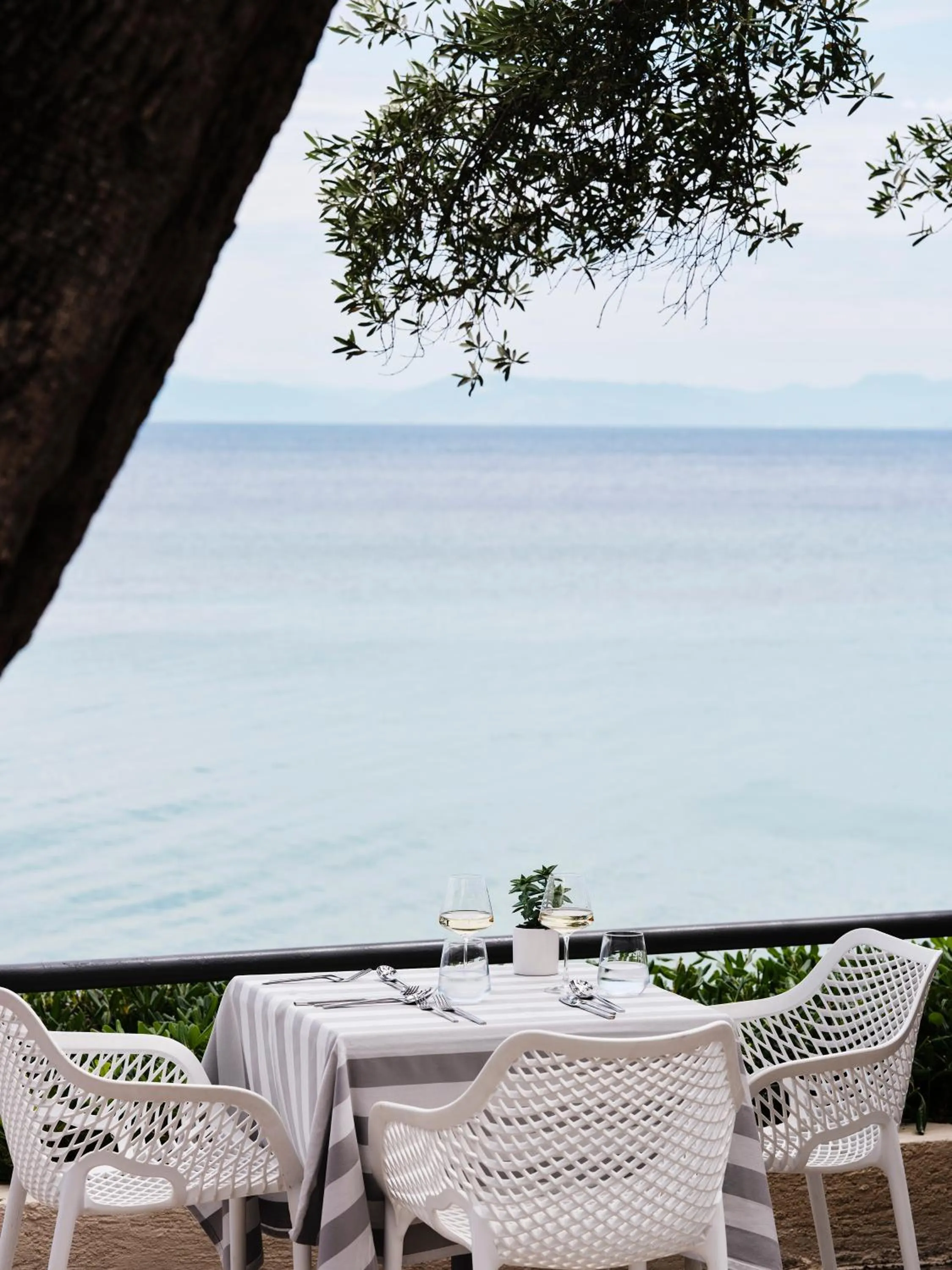 Restaurant/places to eat in Aeolos Beach Resort