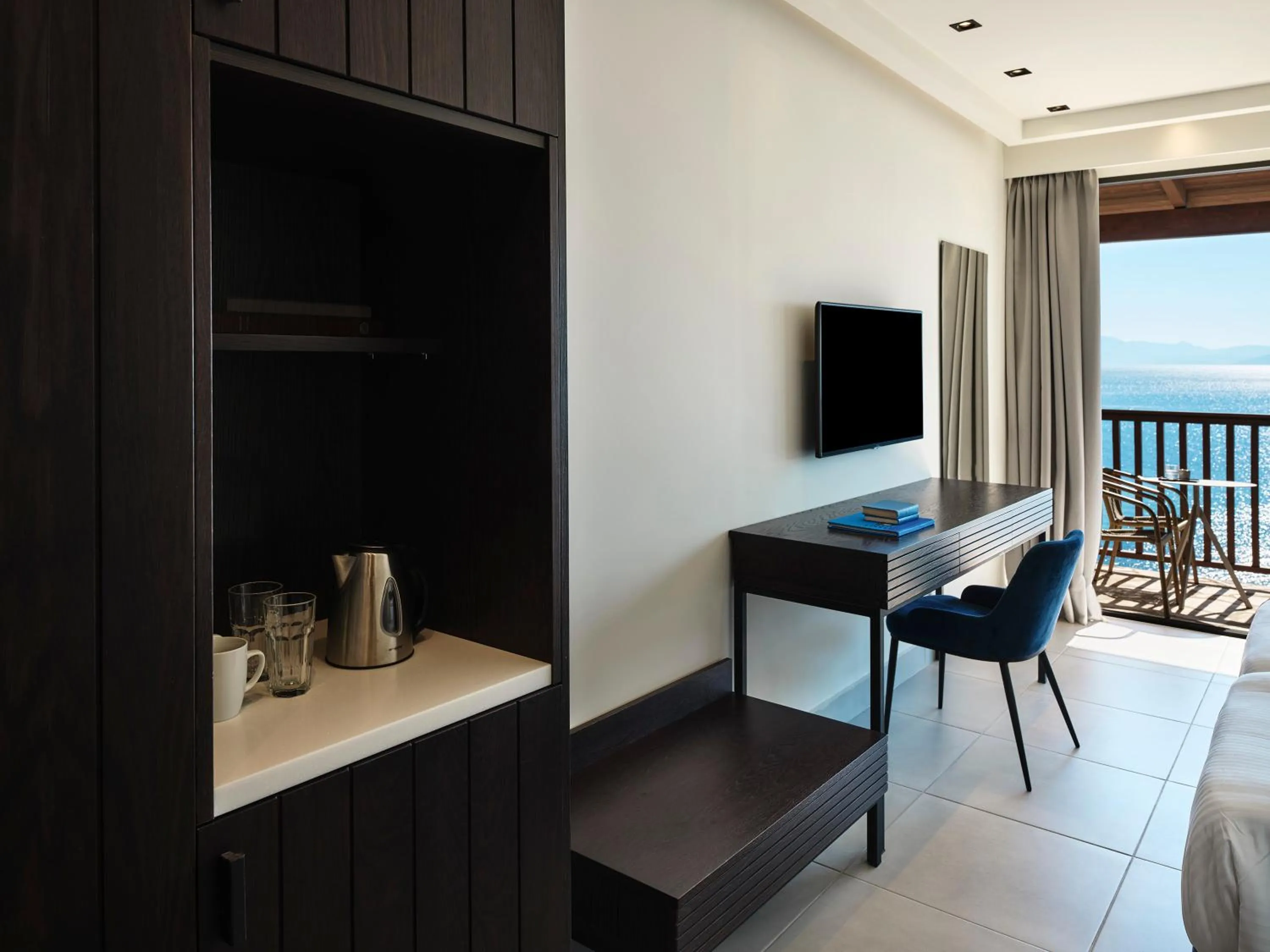 Coffee/tea facilities in Aeolos Beach Resort