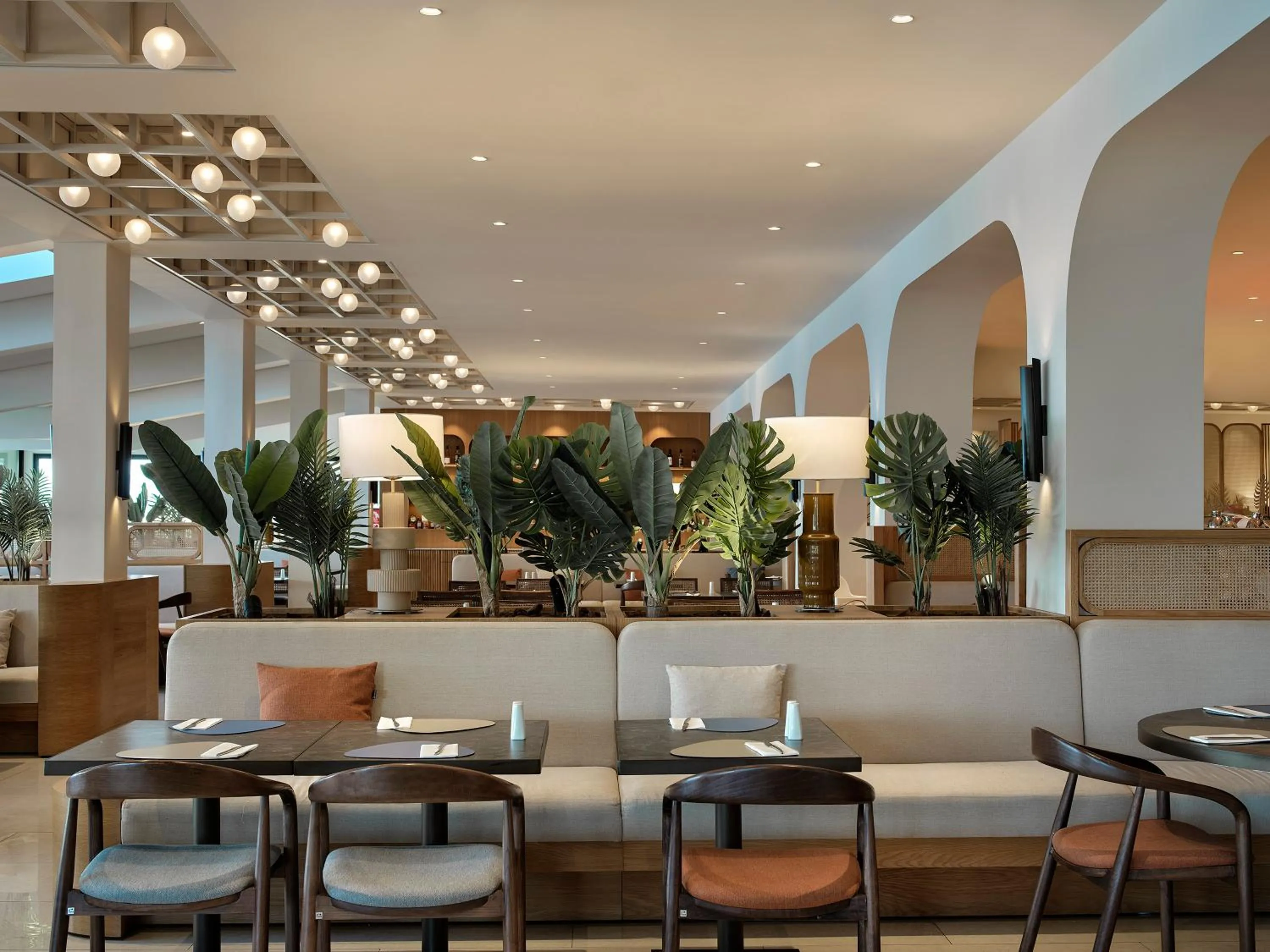 Restaurant/places to eat in Aeolos Beach Resort