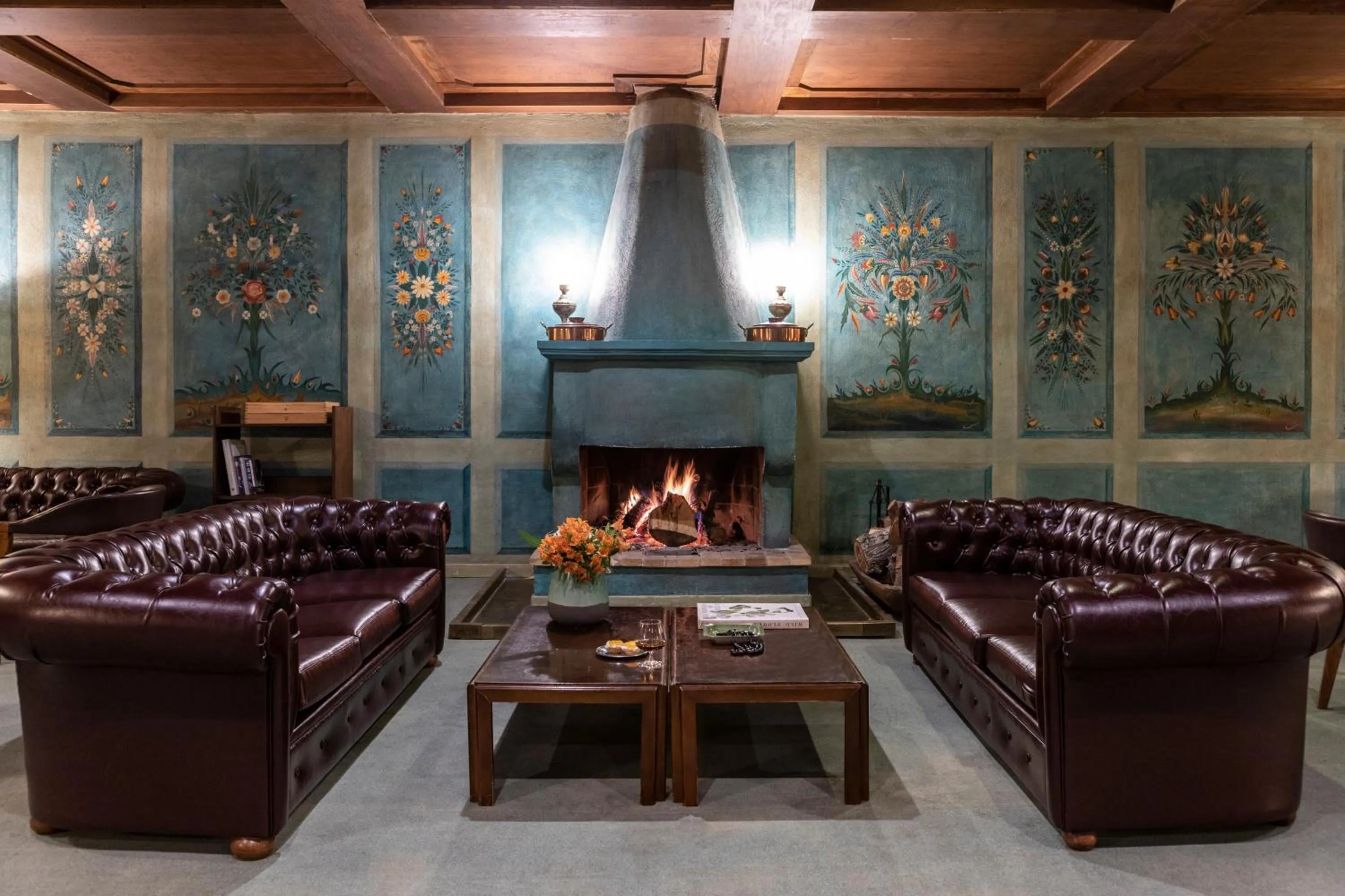 Communal lounge/ TV room in Amalia Hotel Meteora