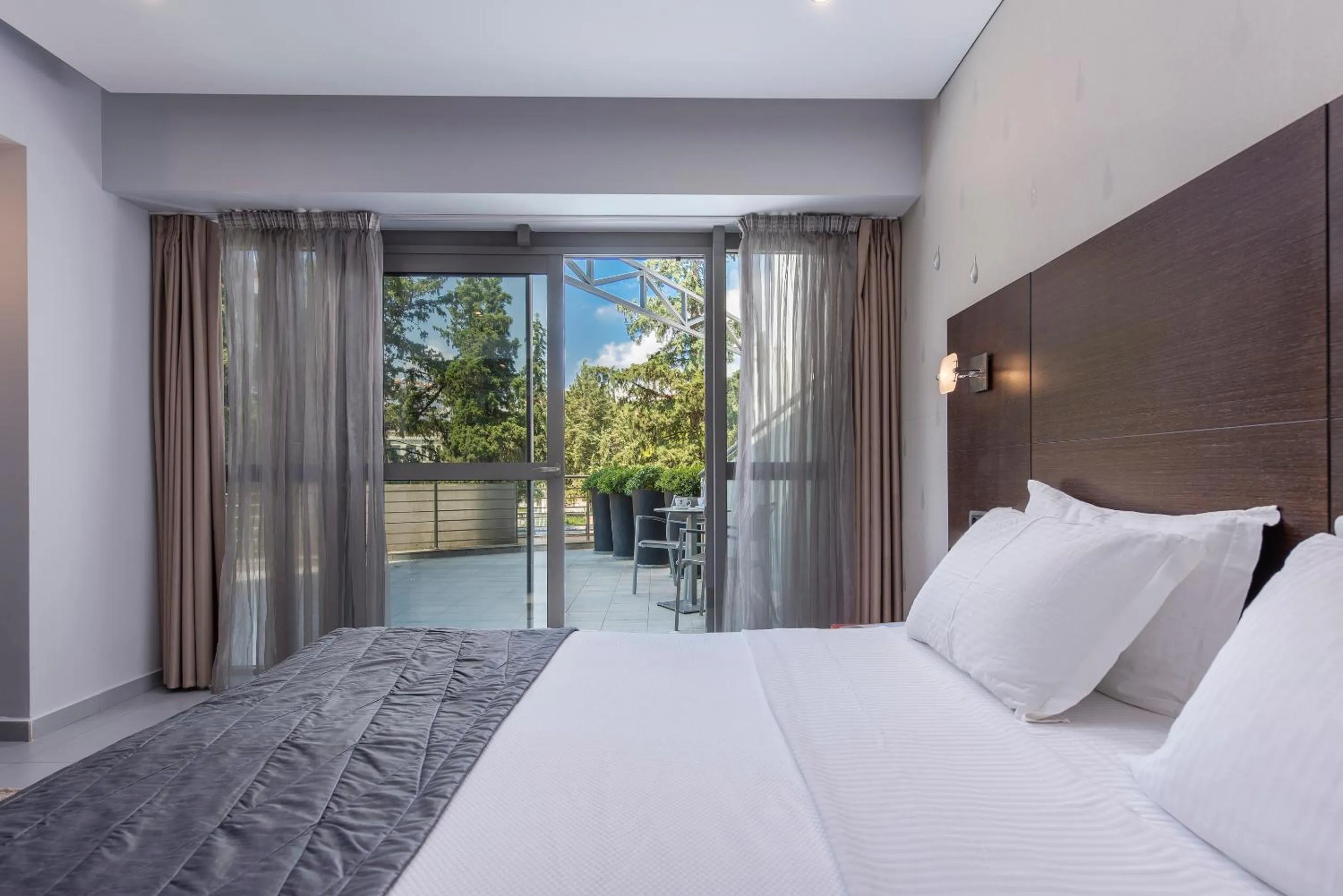 Bedroom, Bed in Habitat Hotel