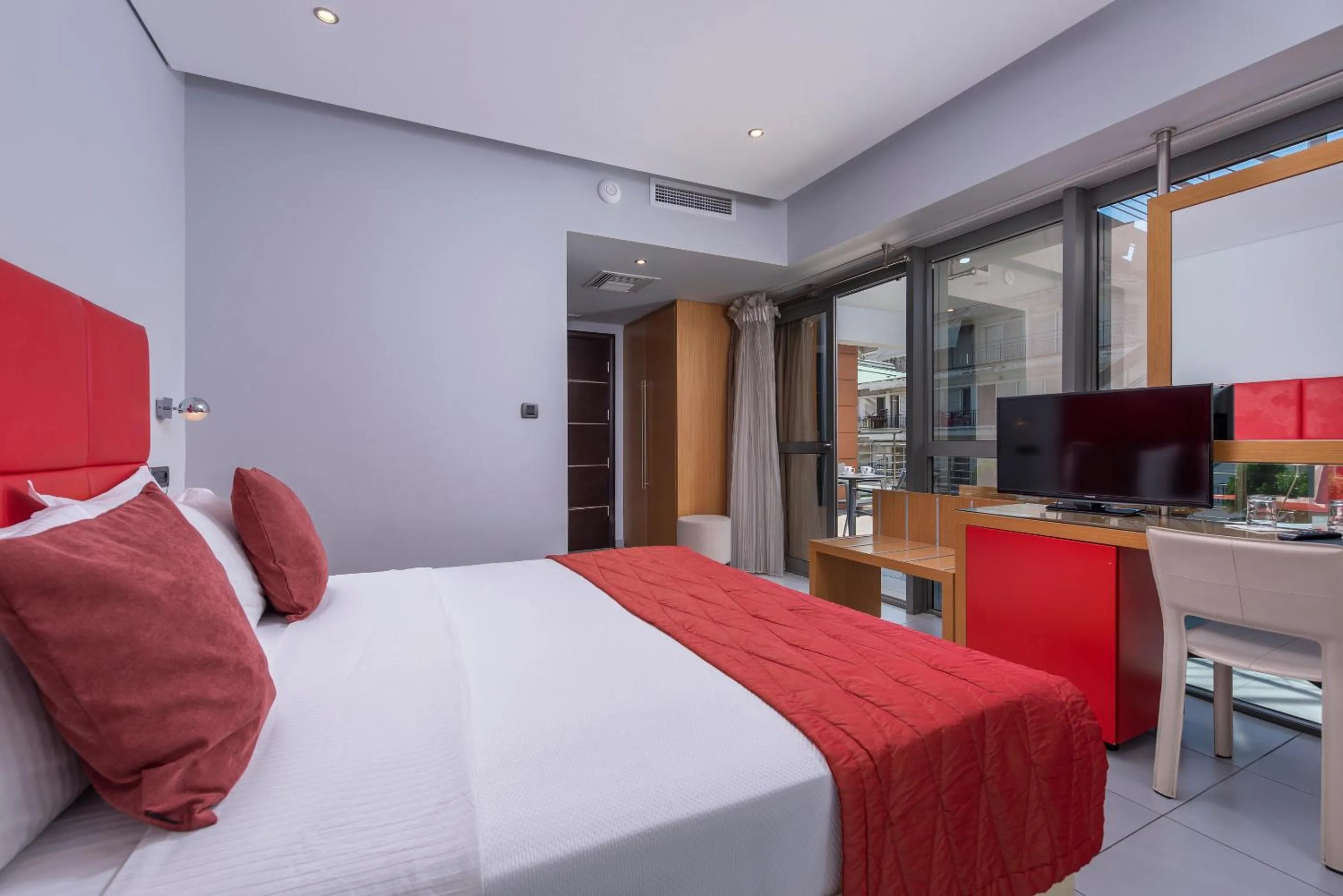 Bedroom, Bed in Habitat Hotel