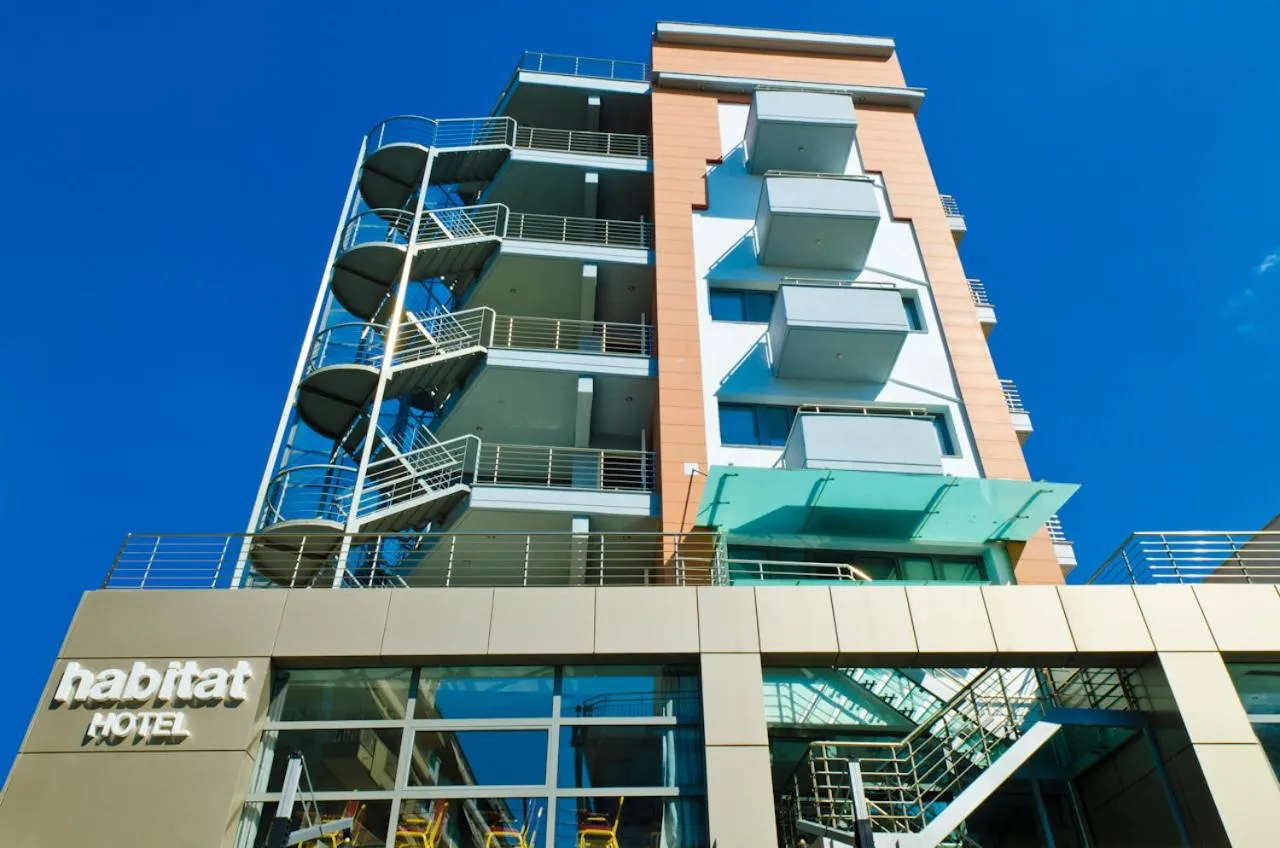 Facade/entrance in Habitat Hotel