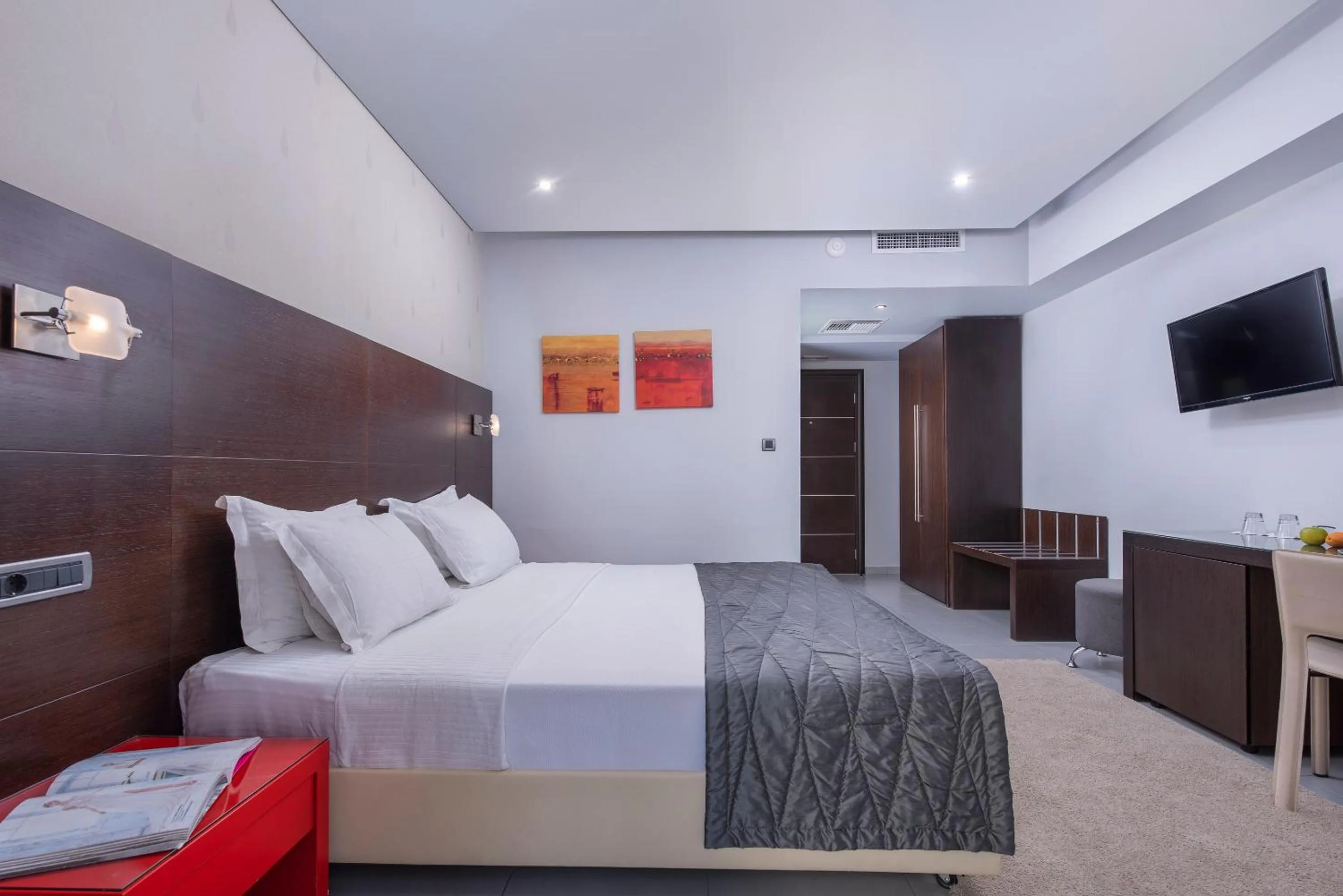 Bedroom, Bed in Habitat Hotel