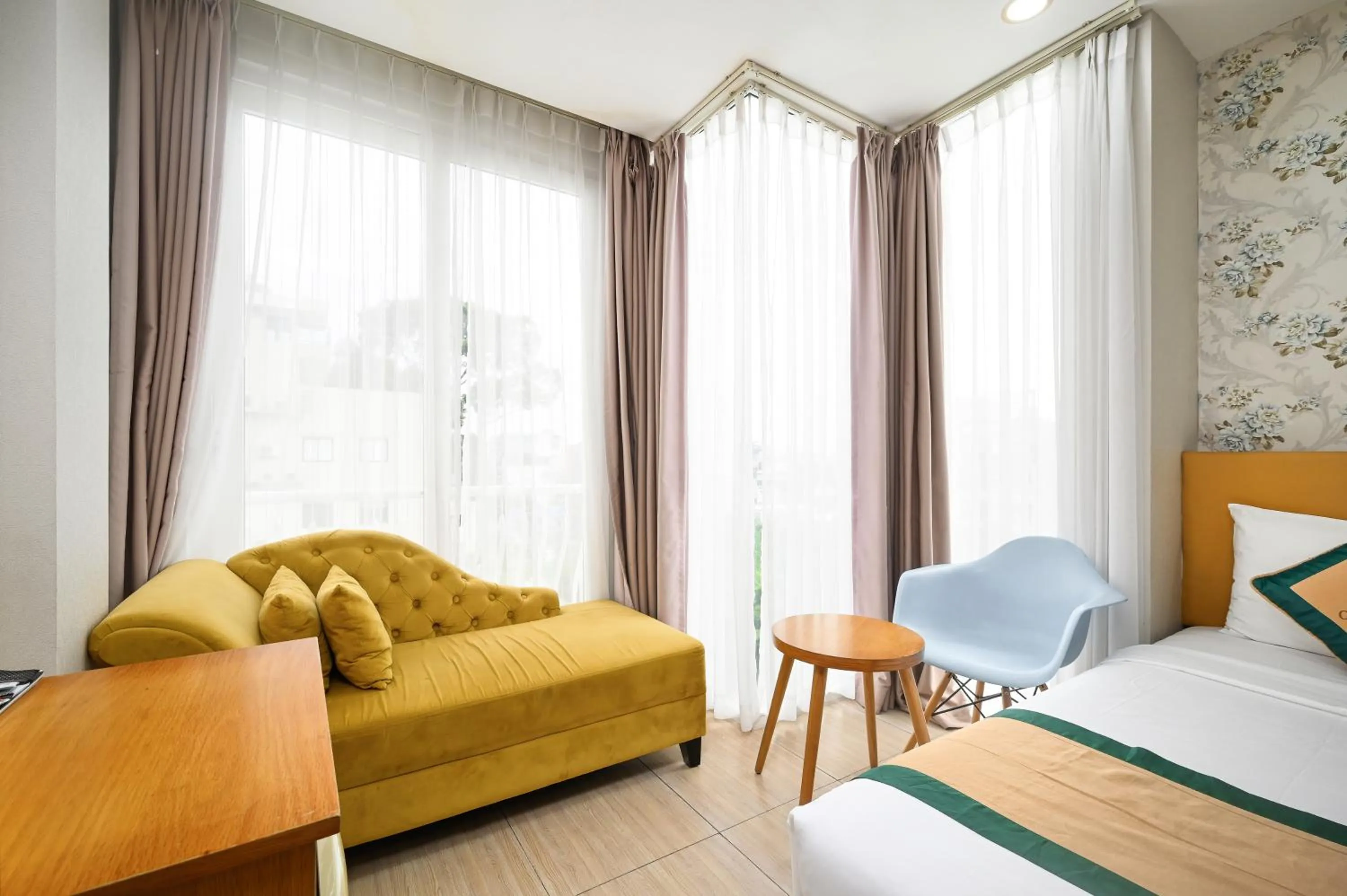 Bed in Camila Airport Hotel