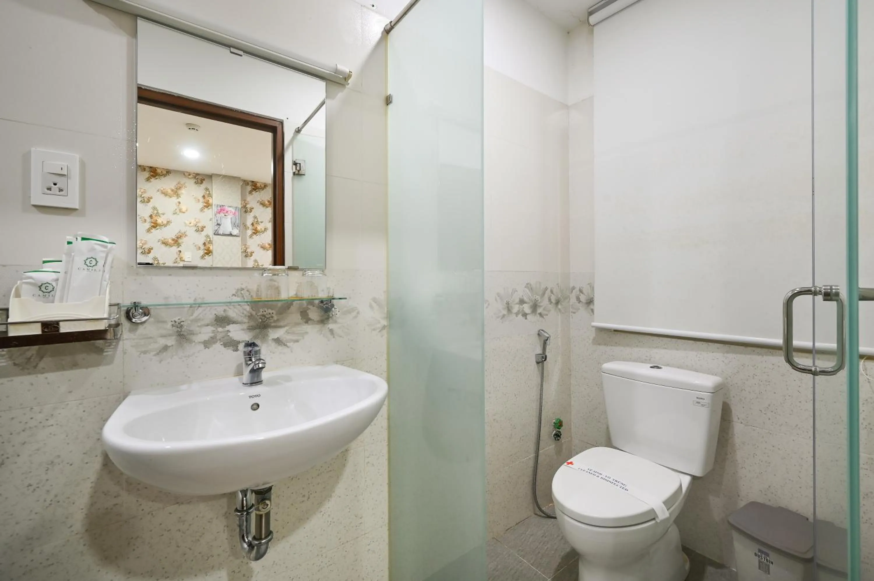 Bathroom in Camila Airport Hotel