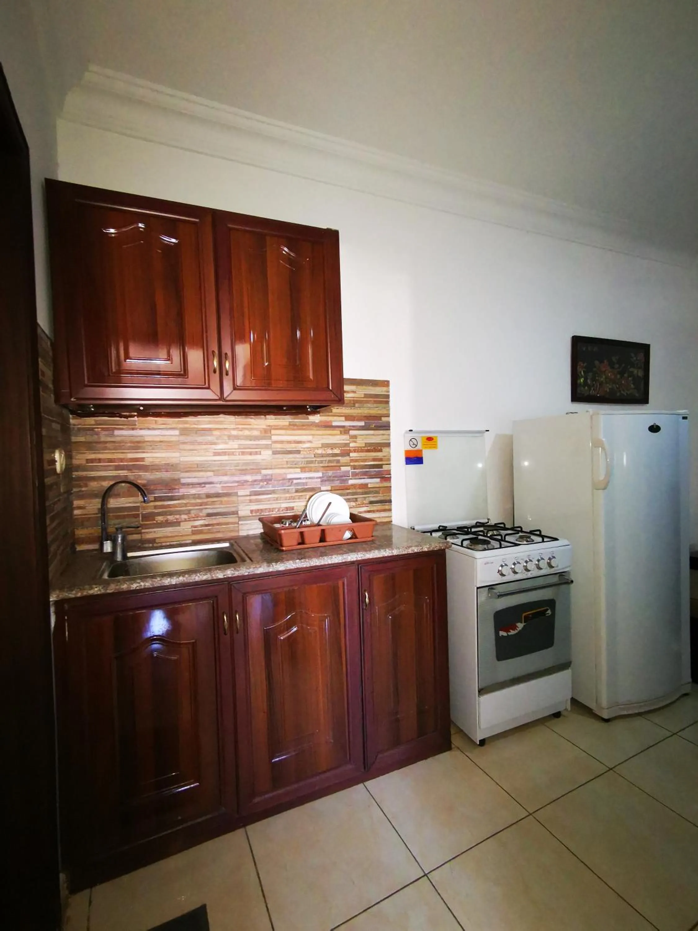 Kitchen or kitchenette in Al Fakher Hotel Apartments & Suites