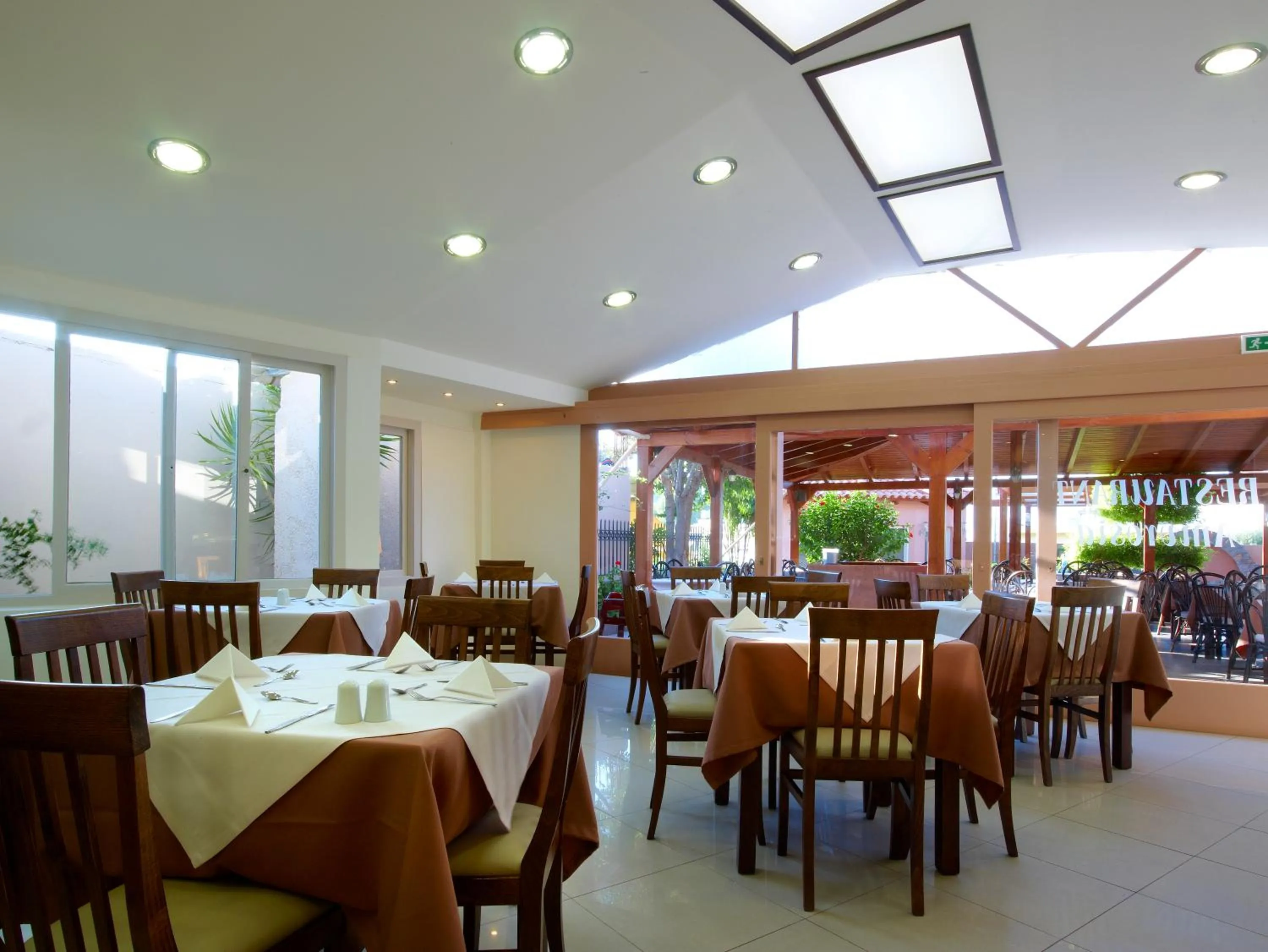 Restaurant/places to eat in Eurohotel Katrin Hotel & Bungalows