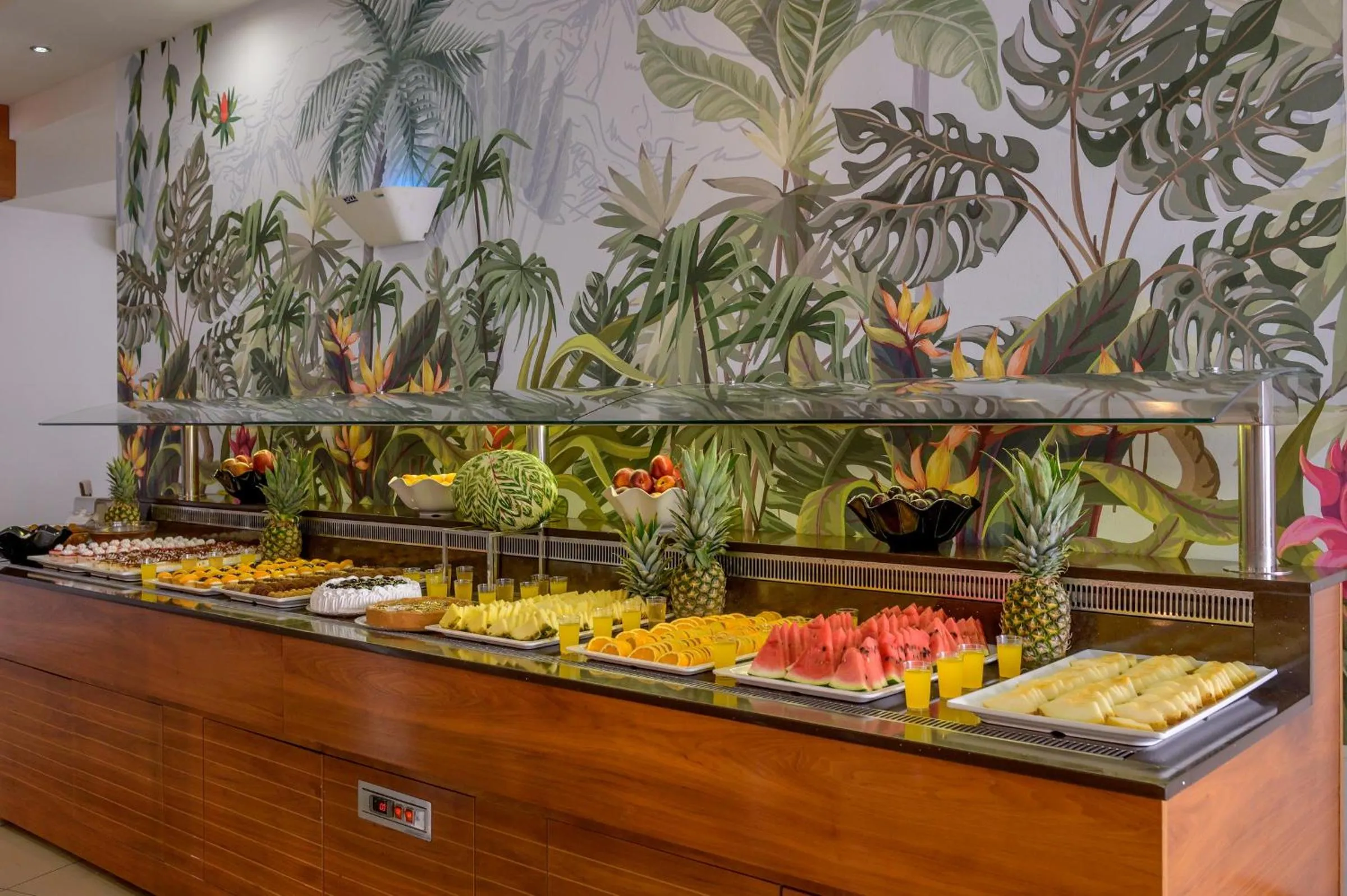 Restaurant/places to eat in Eurohotel Katrin Hotel & Bungalows