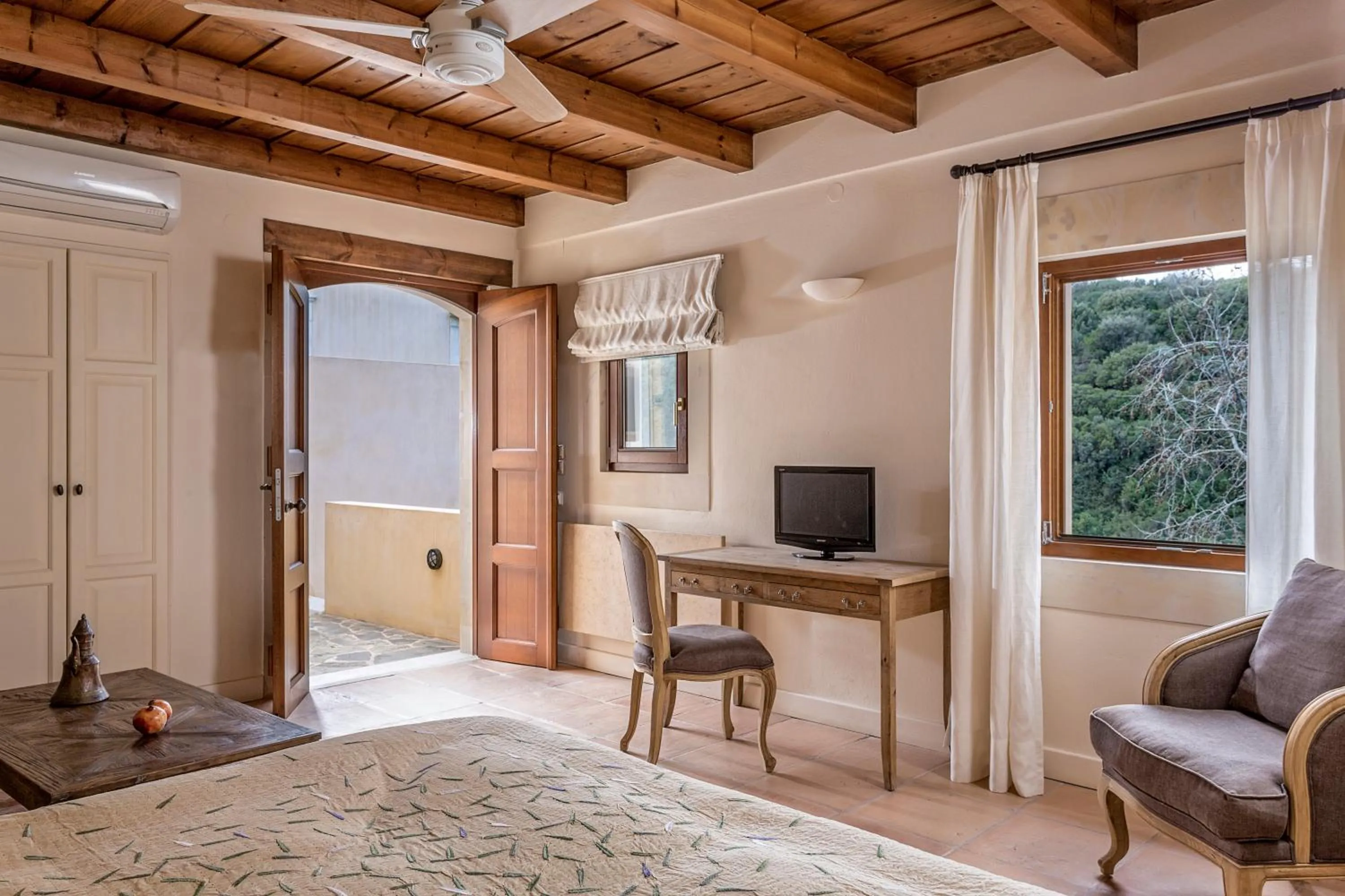 Bedroom, Bed in Kapsaliana Village Hotel