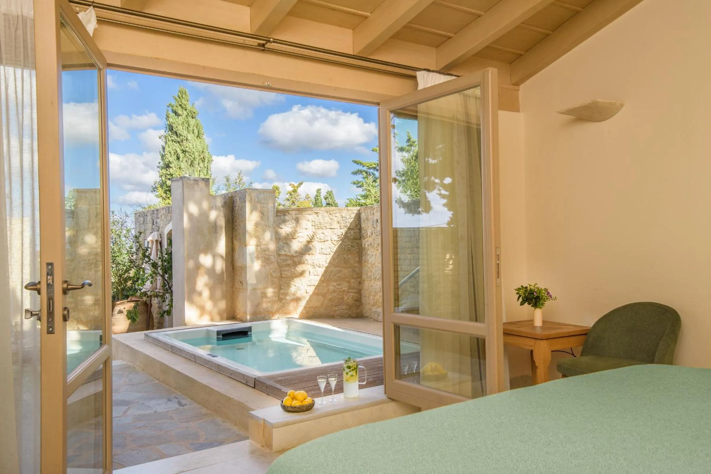 Balcony/Terrace, Bed in Kapsaliana Village Hotel