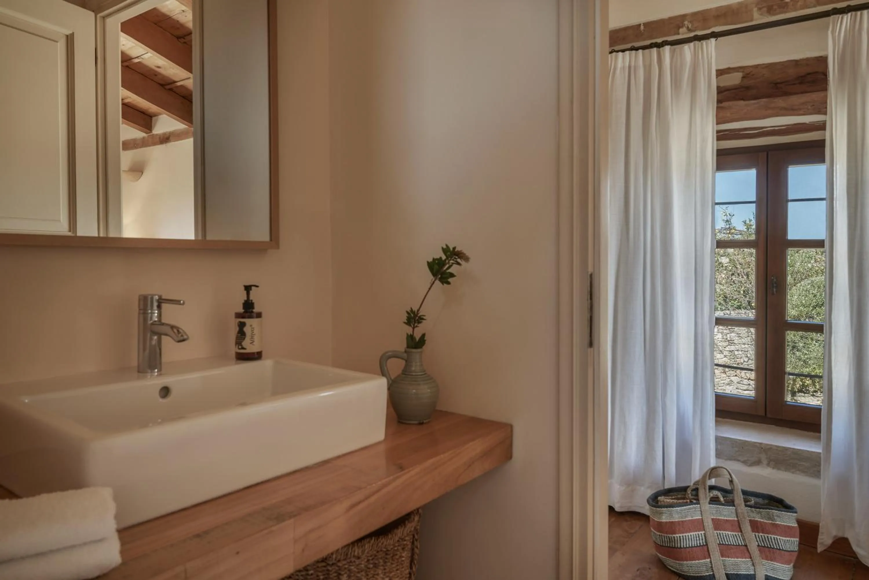 Bathroom in Kapsaliana Village Hotel