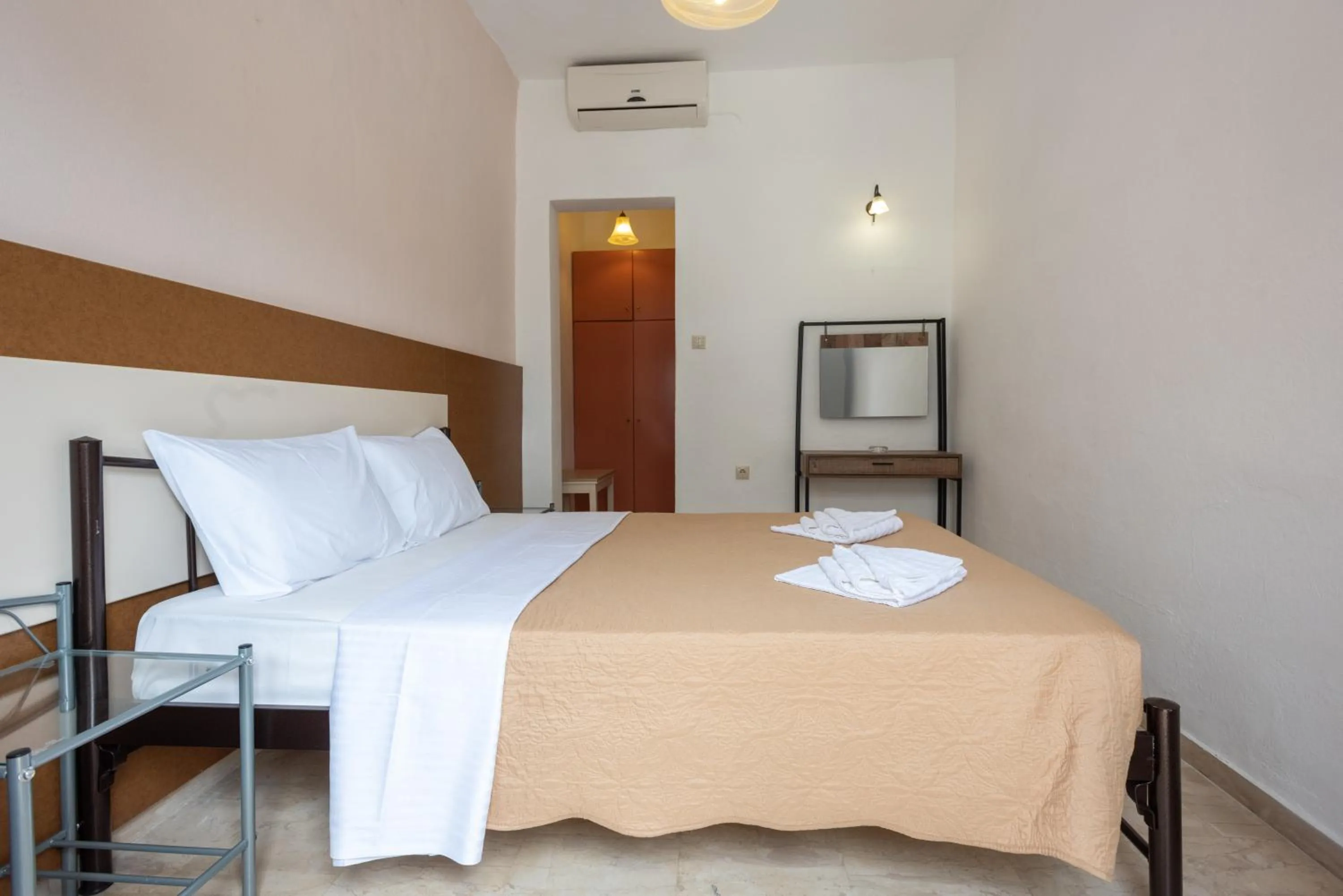 Bed in Hotel Coral Matala