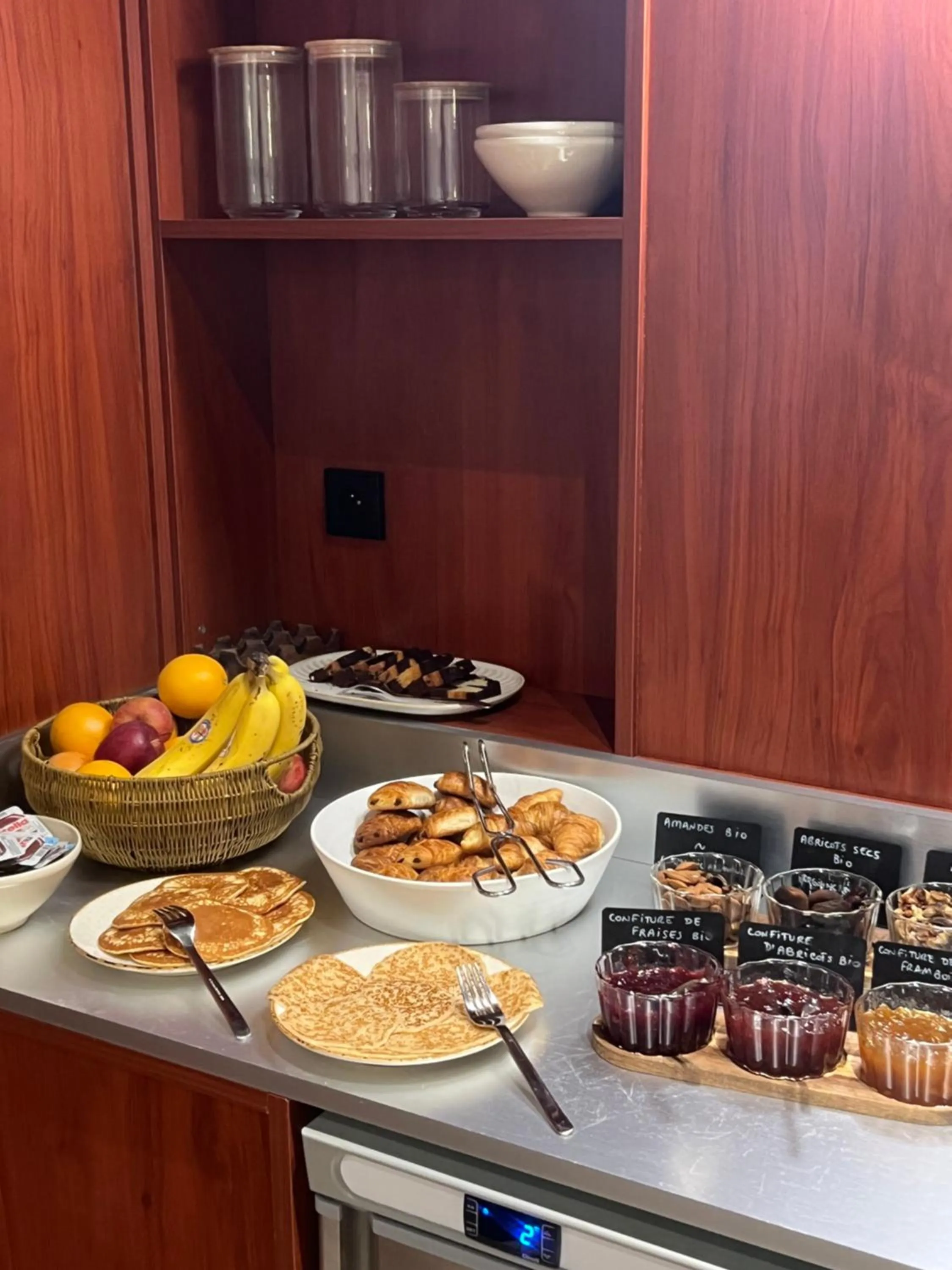 Buffet breakfast in Hôtel Marguerite