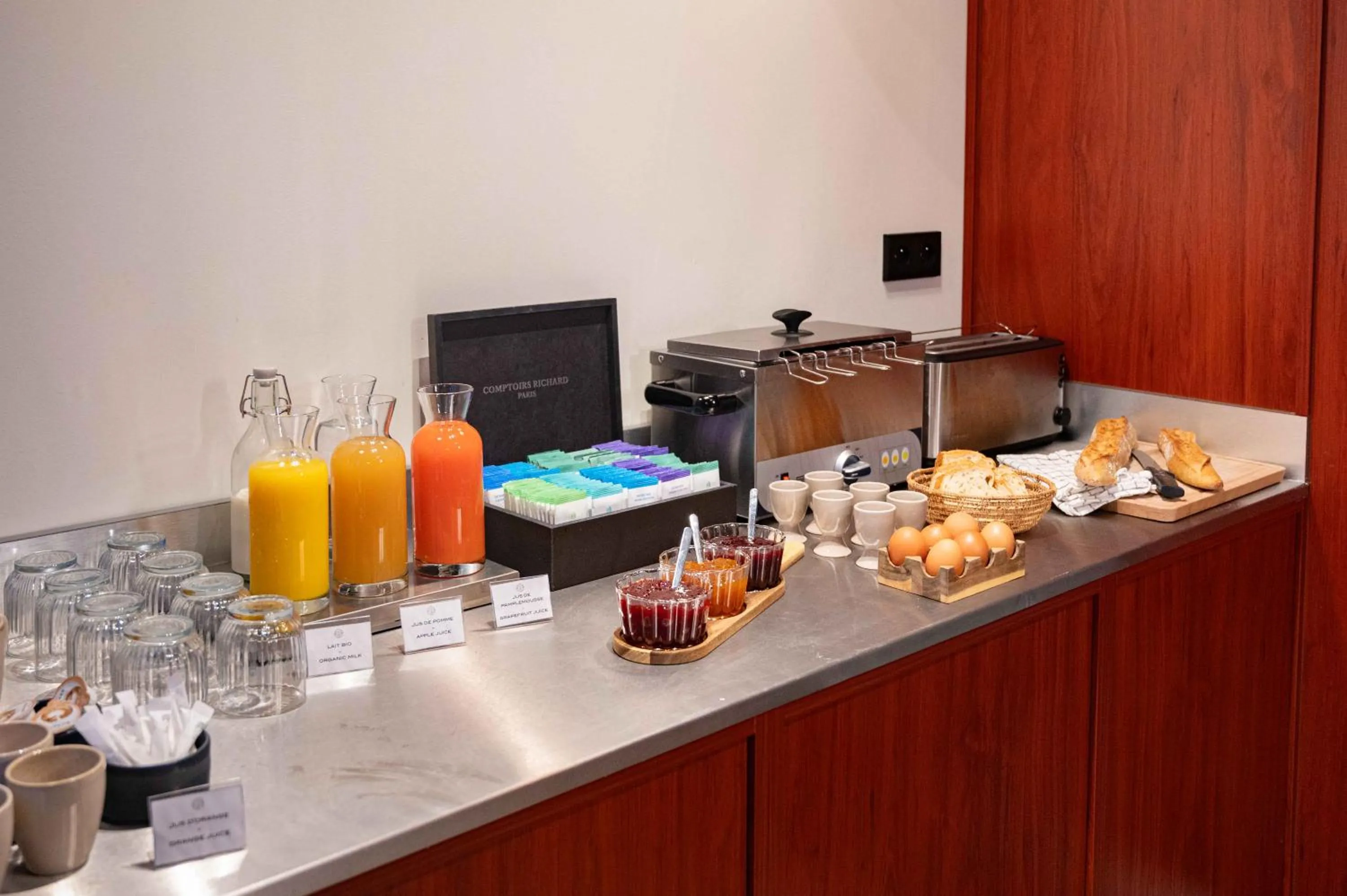 Breakfast in Hôtel Marguerite