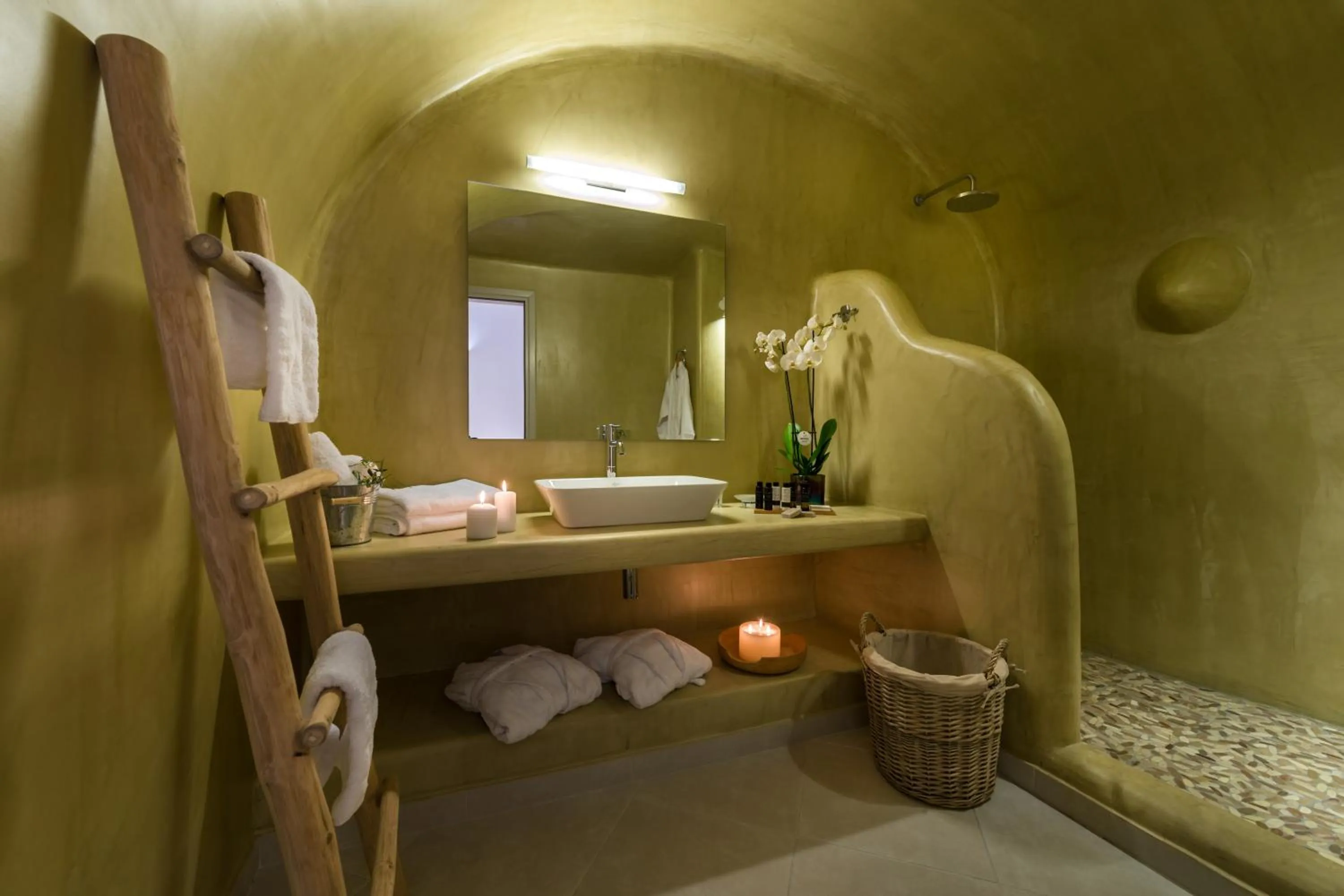 Shower, Bed in Kima Oia Suites
