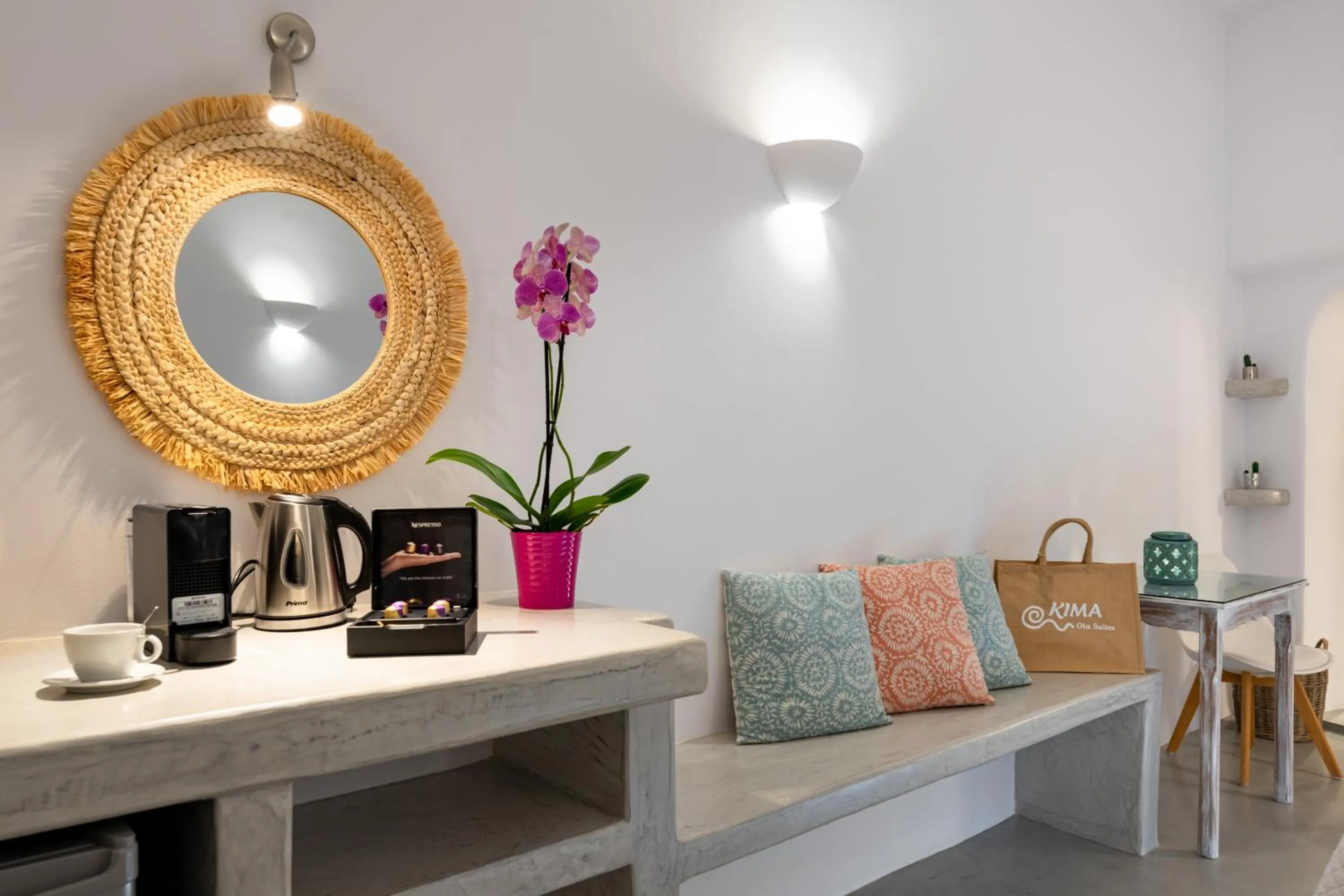 Coffee/tea facilities in Kima Oia Suites