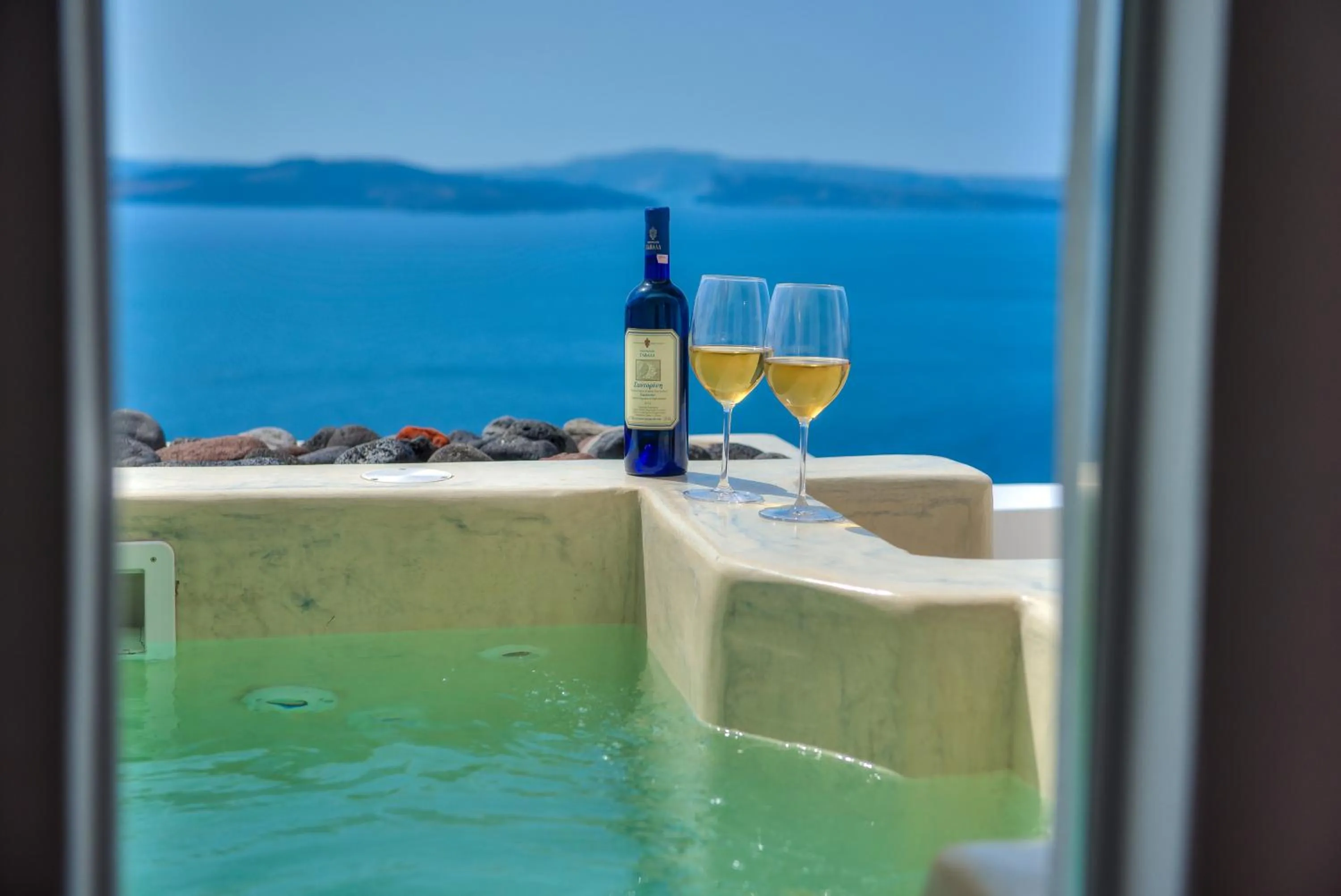 Hot Tub in Kima Oia Suites