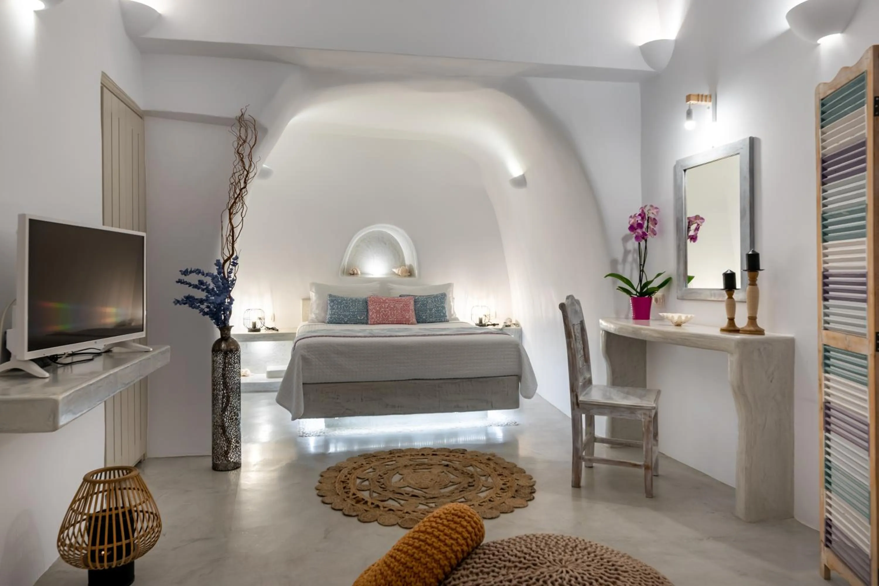 Bed in Kima Oia Suites