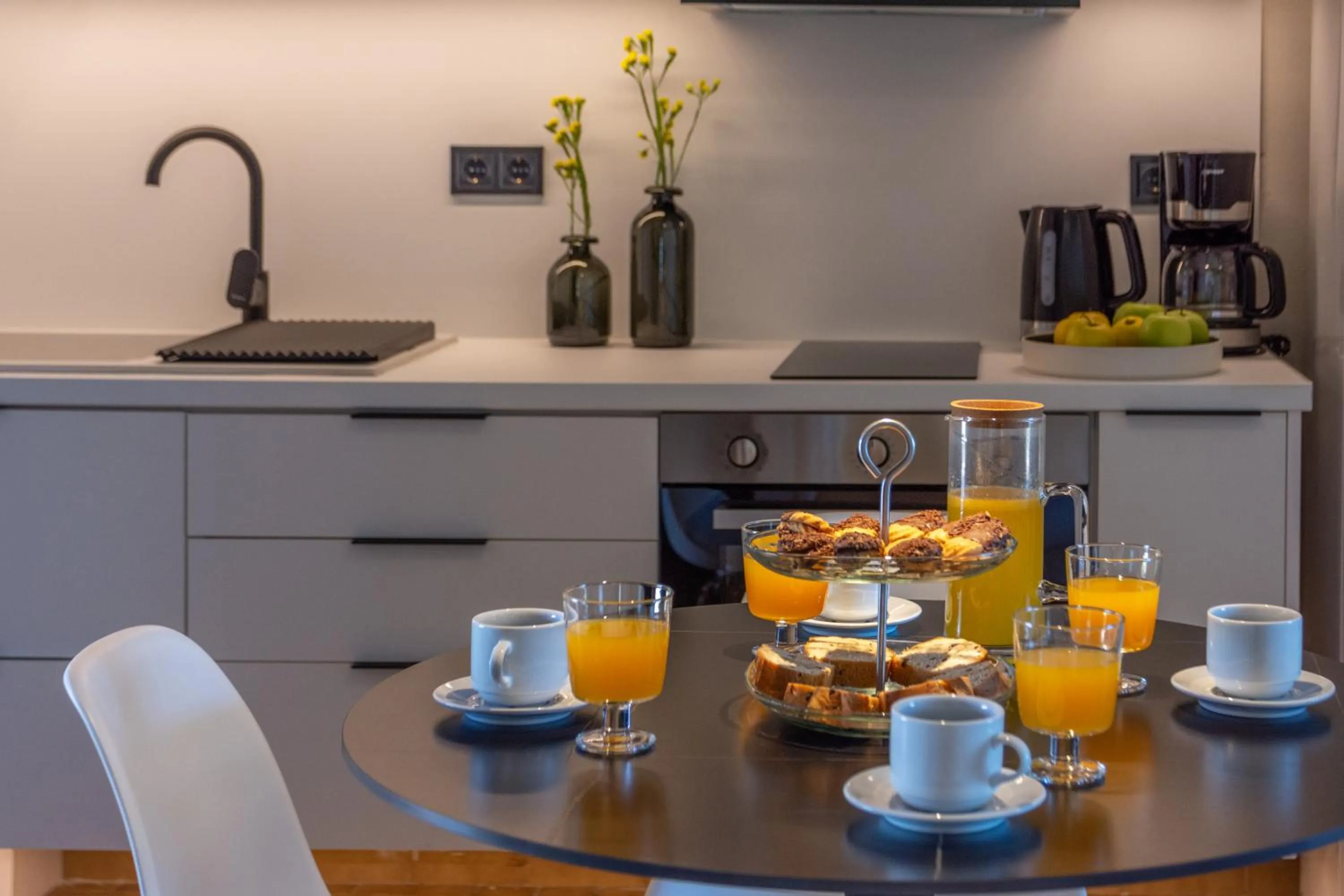 Georgia Vicky Studios & Apartments