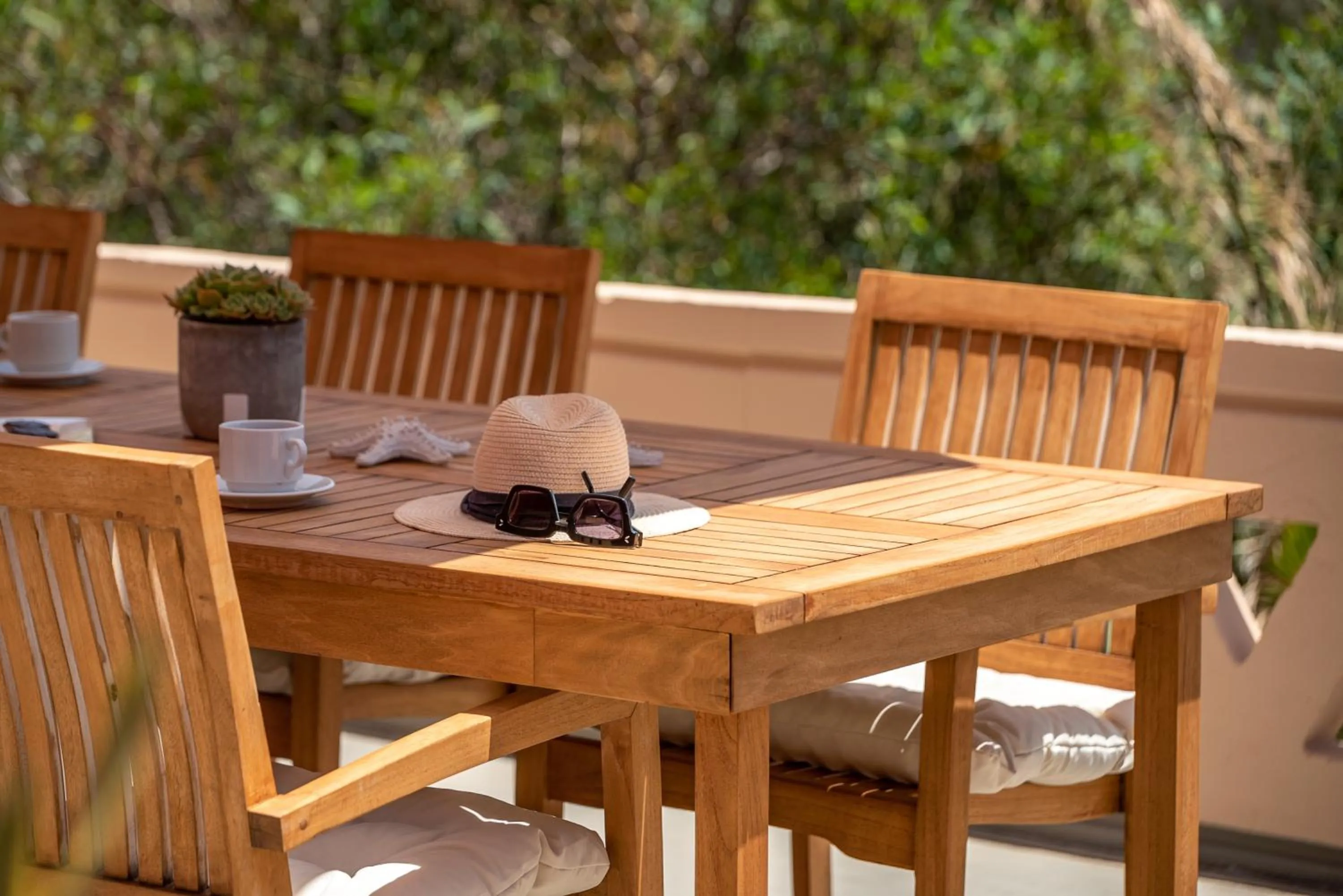 Dining area in Georgia Vicky Studios & Apartments