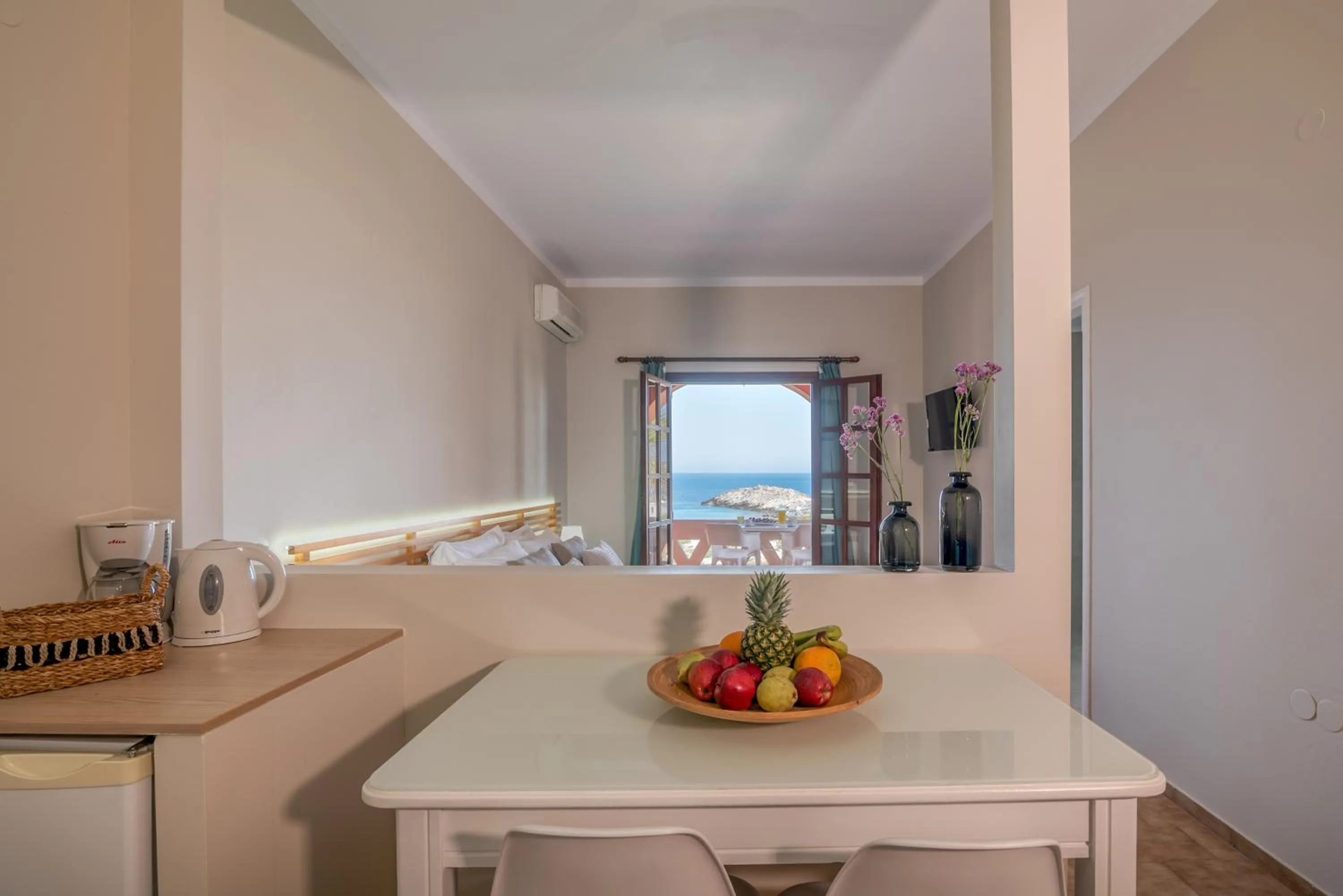 Georgia Vicky Studios & Apartments