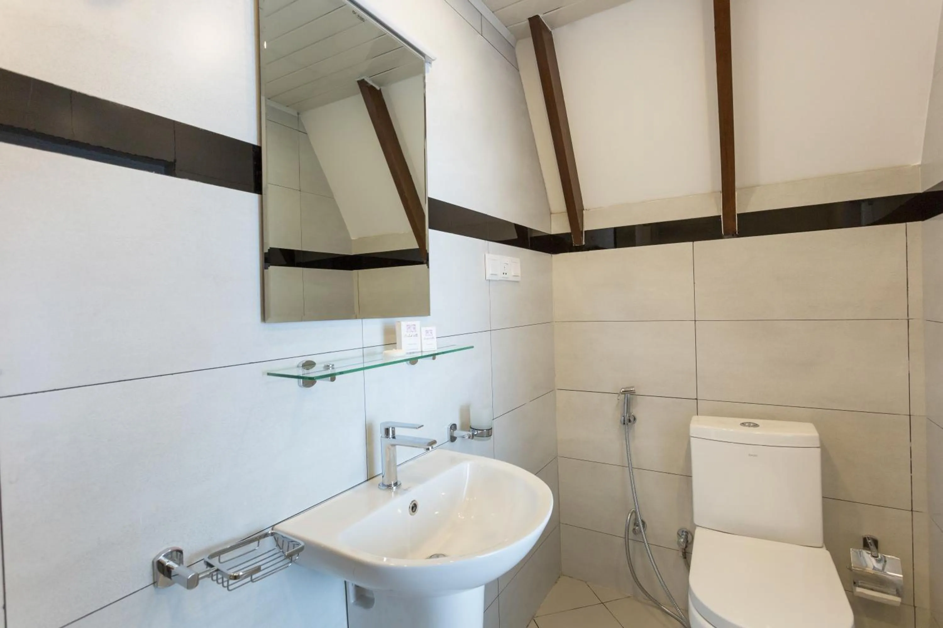 Shower in Orchid Villa Kandy