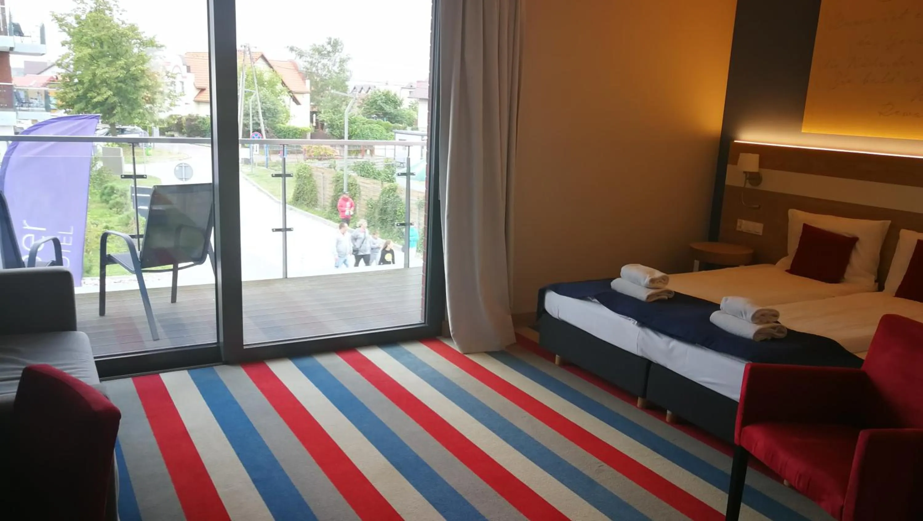 Shower, Bed in Hotel Skipper