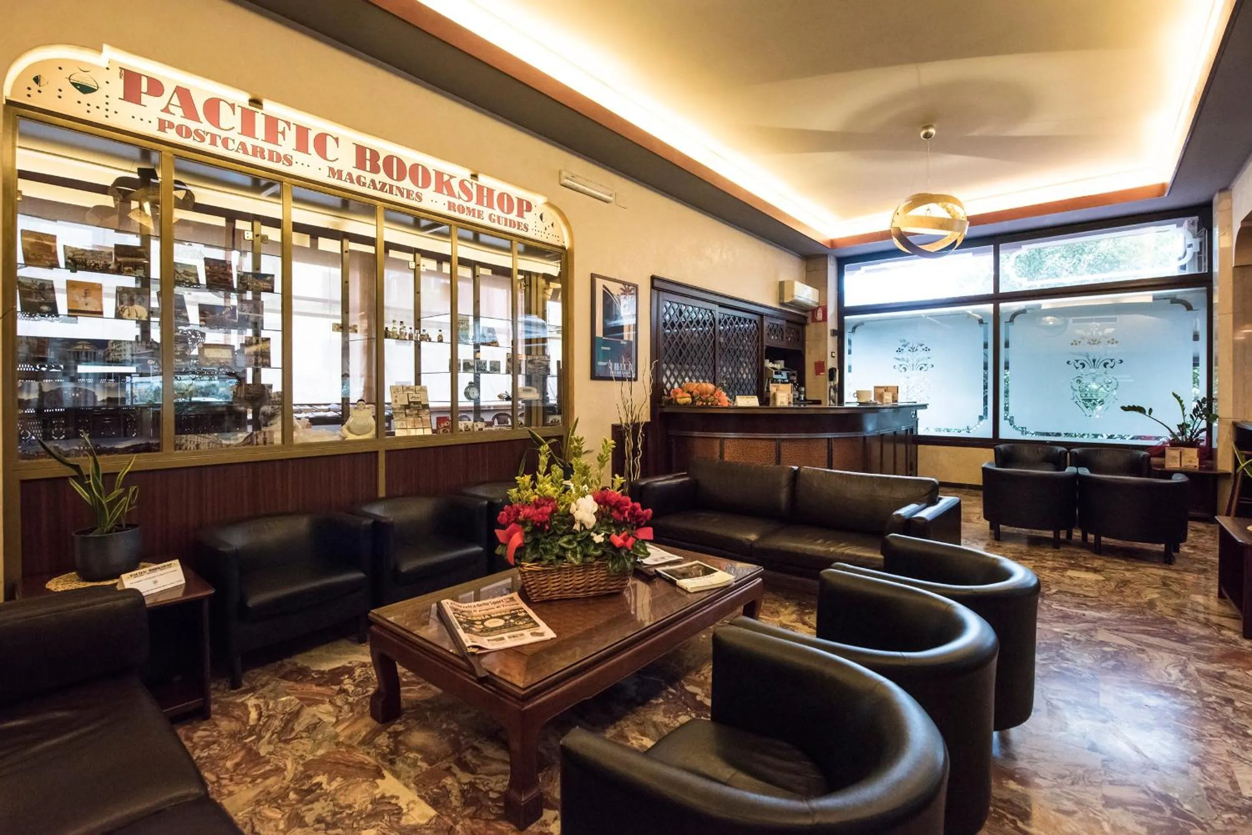 Communal lounge/ TV room in Hotel Pacific