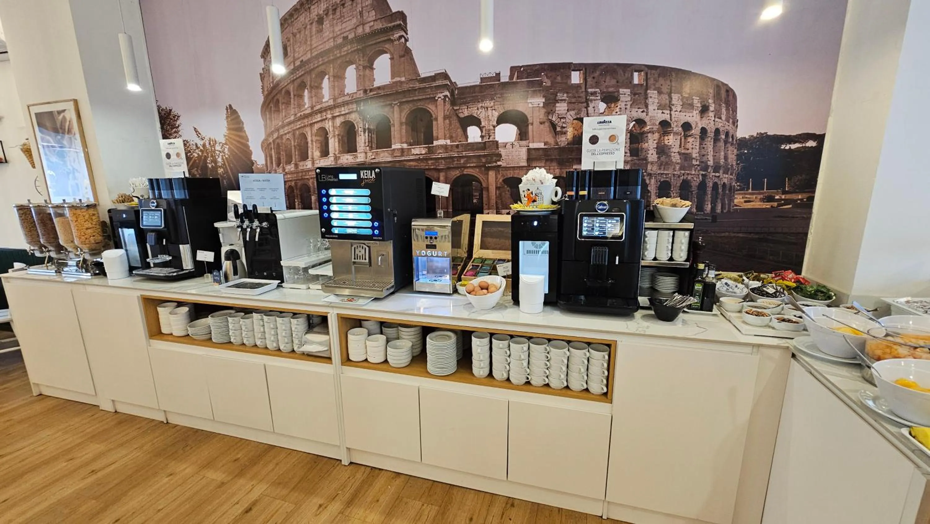 Breakfast in Hotel Pacific