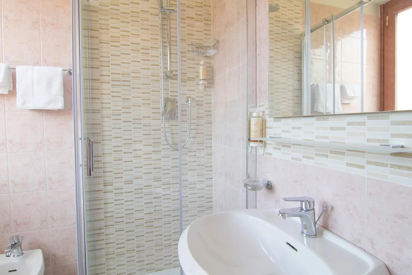 Bathroom in Hotel Pacific