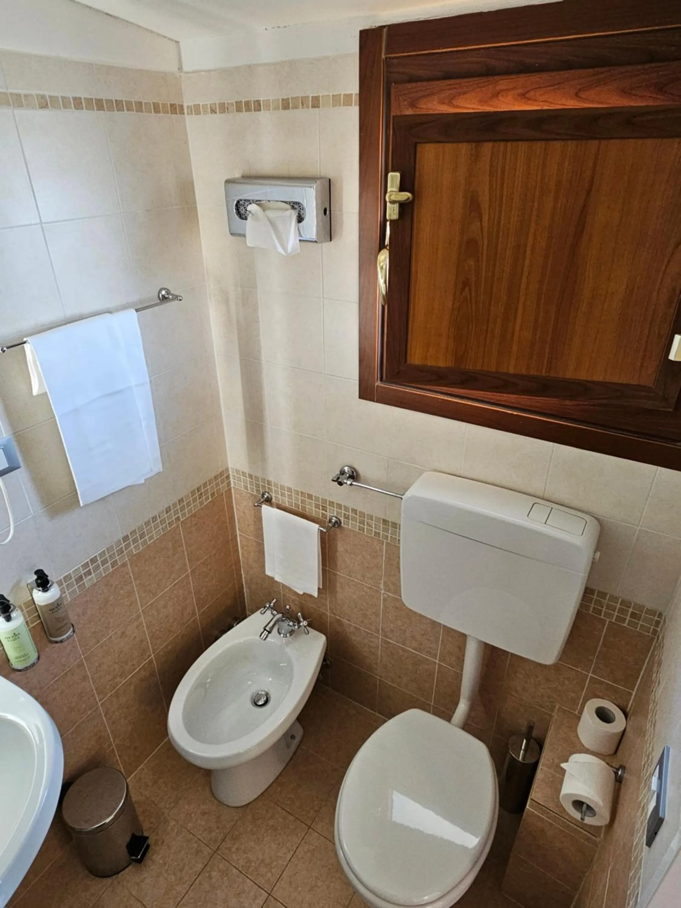 Toilet in Hotel Pacific