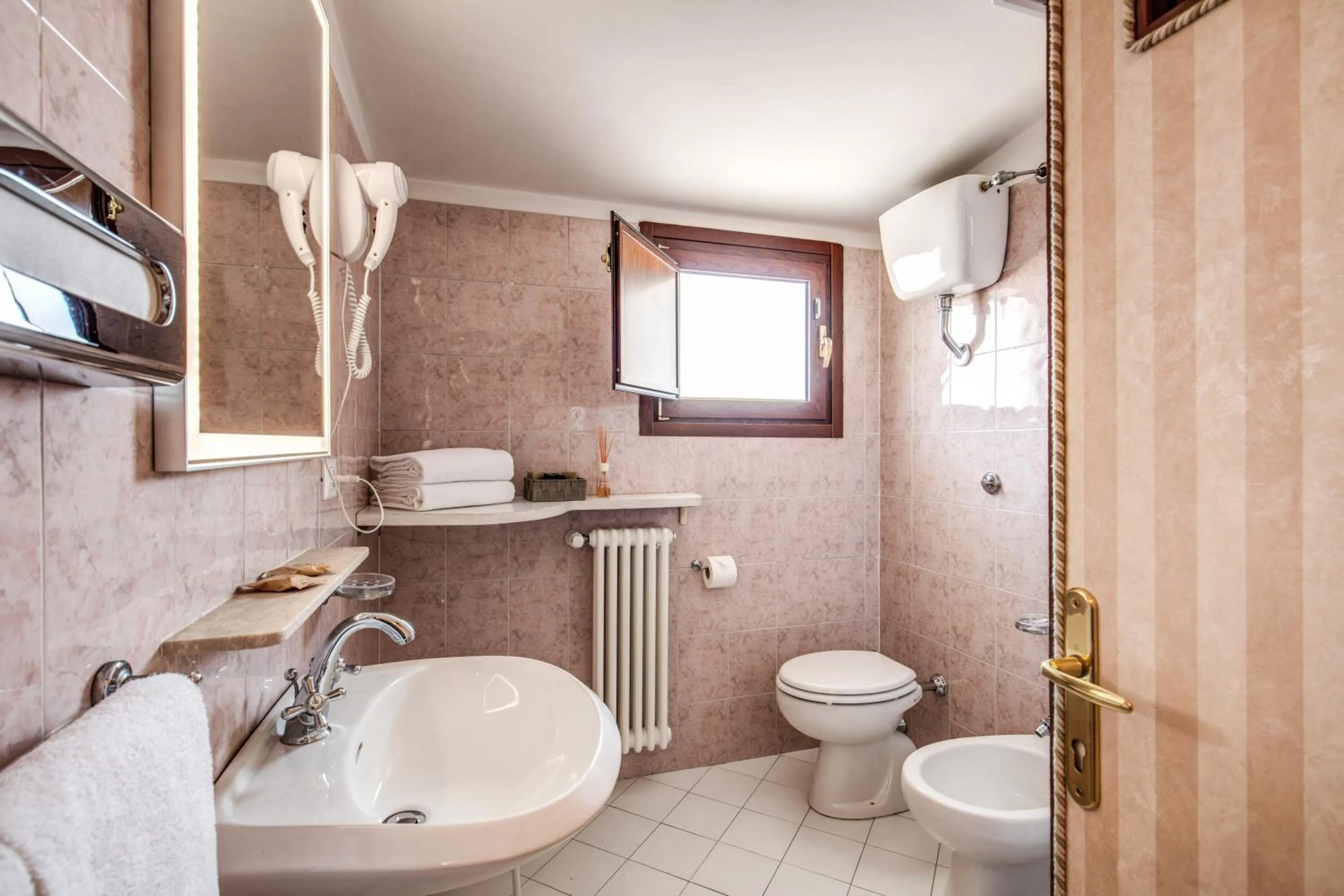 Bathroom in Hotel Pacific