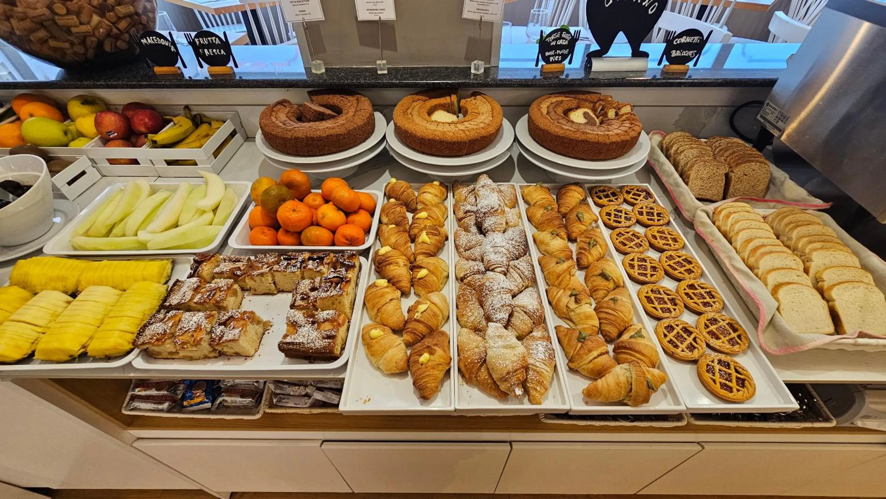 Breakfast in Hotel Pacific