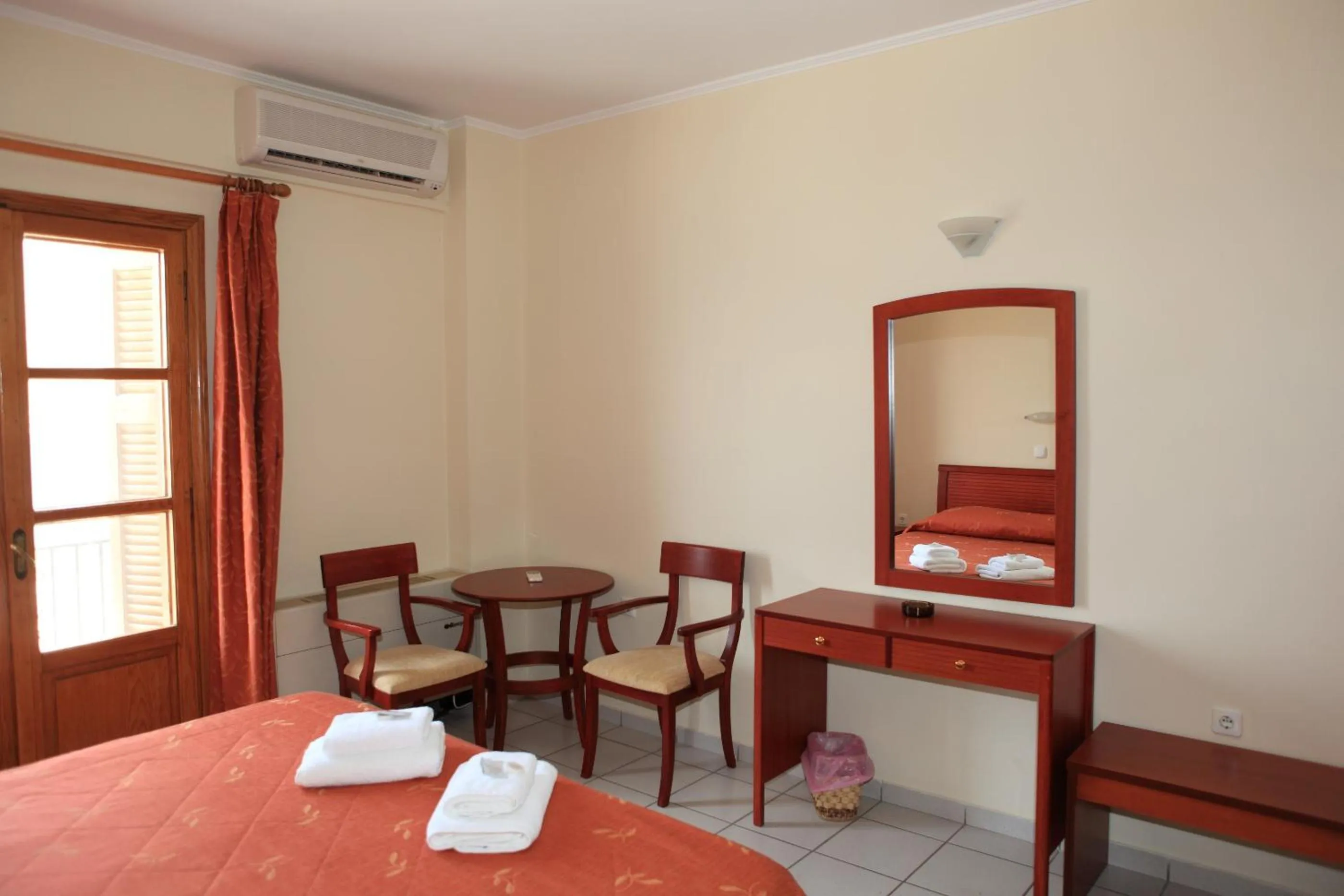 Bedroom, Bed in Pramataris