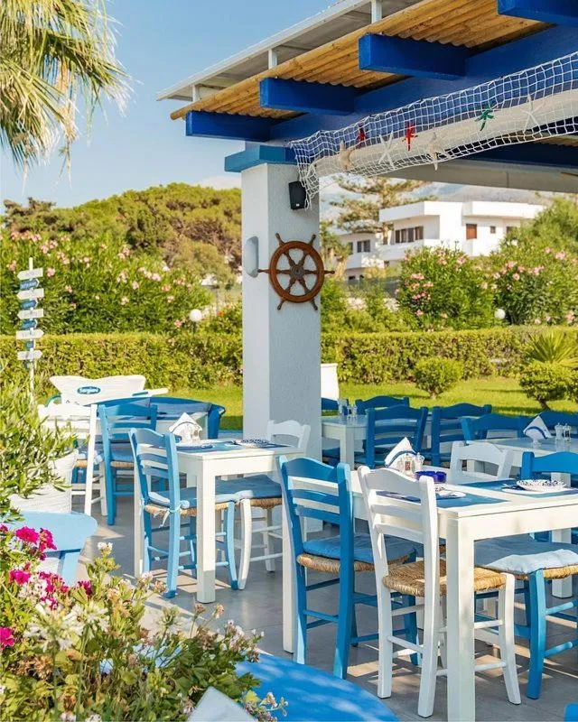 Restaurant/places to eat in Sergiani Garden Hotel Apartments