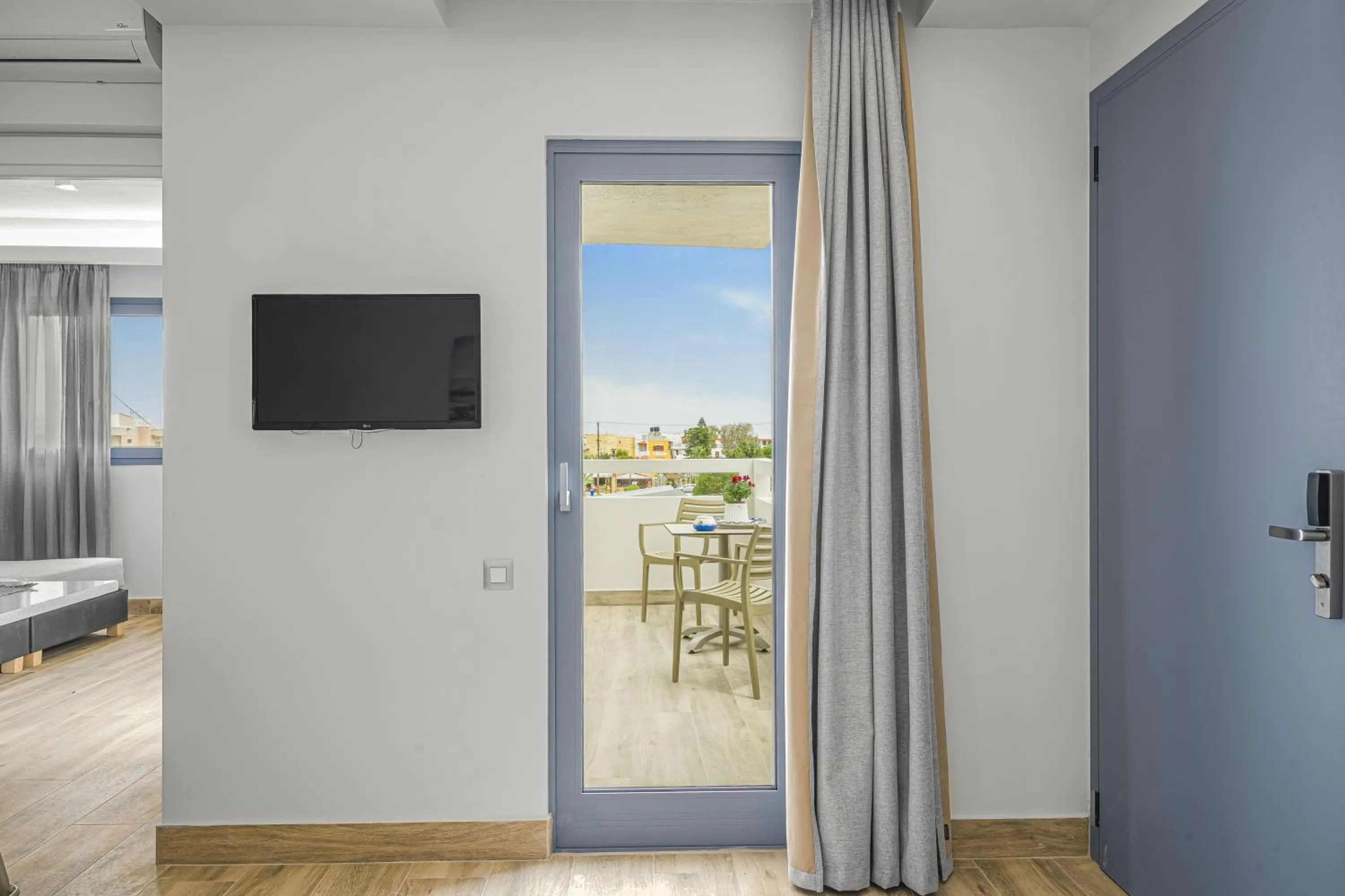 TV and multimedia in Sergiani Garden Hotel Apartments