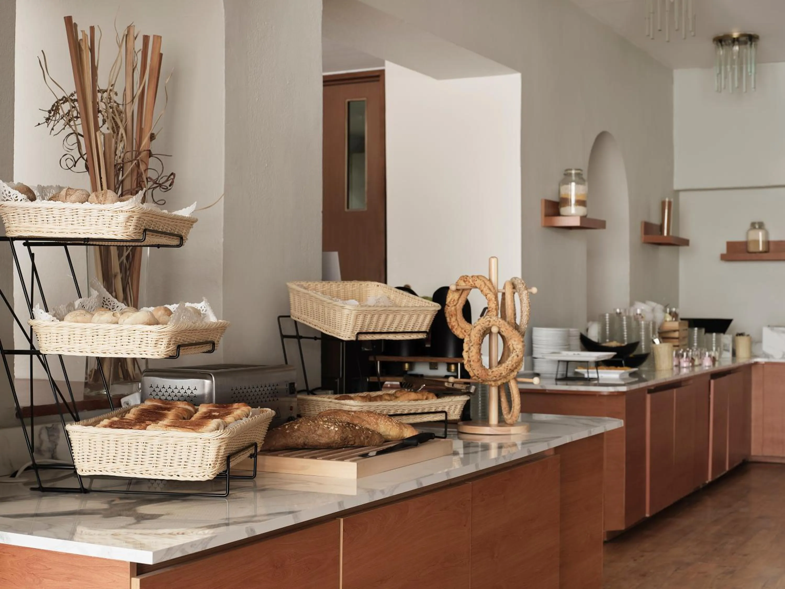 Restaurant/places to eat in Candia Hotel