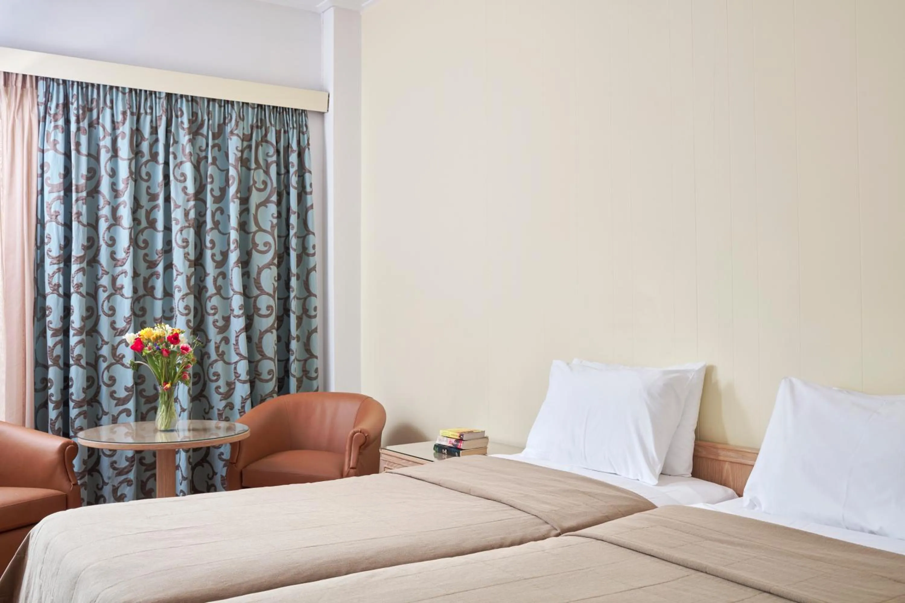 Bedroom, Bed in Candia Hotel