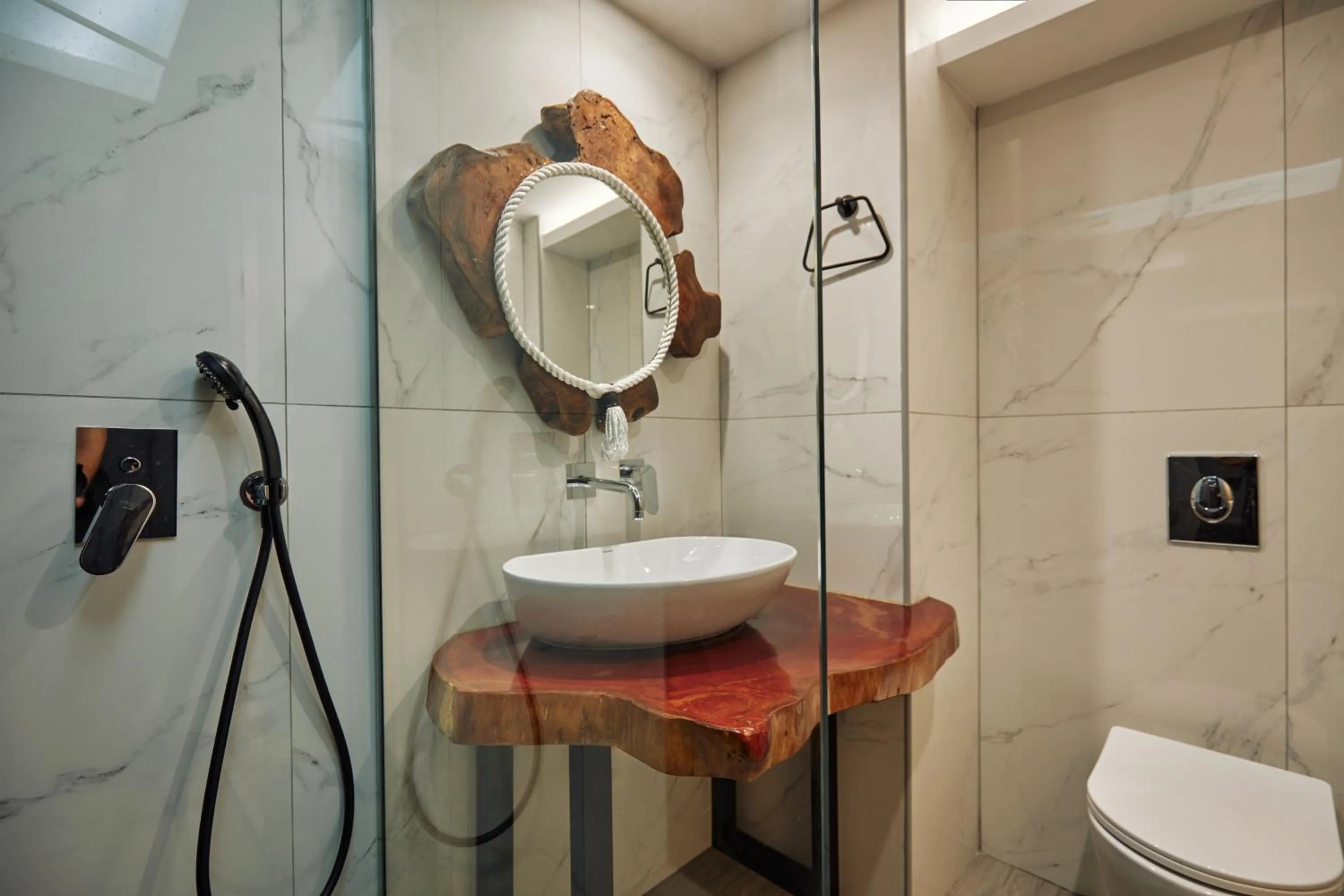 Shower in Iniohos Zante Hotel & Suites