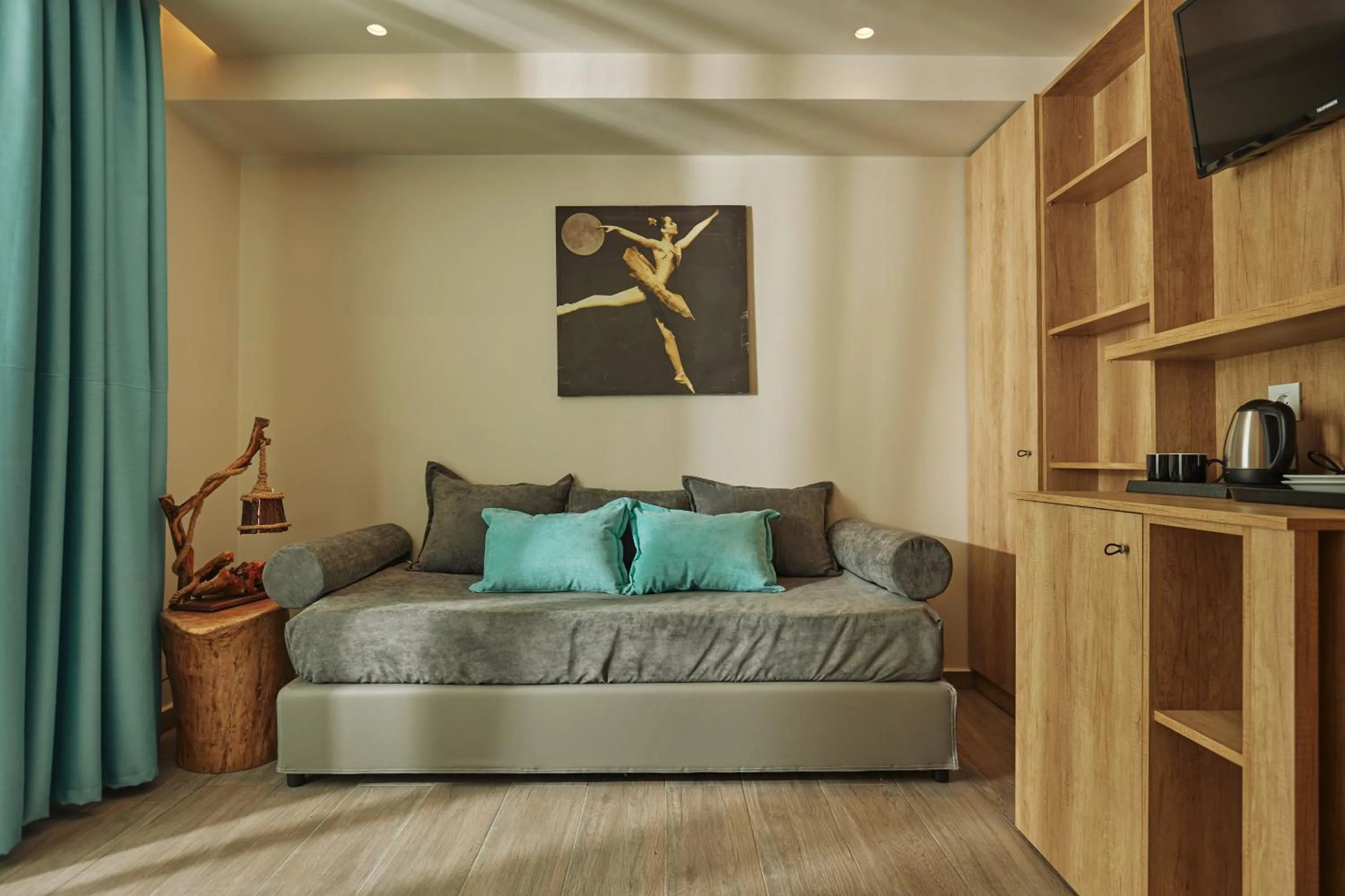 Living room, Bed in Iniohos Zante Hotel & Suites