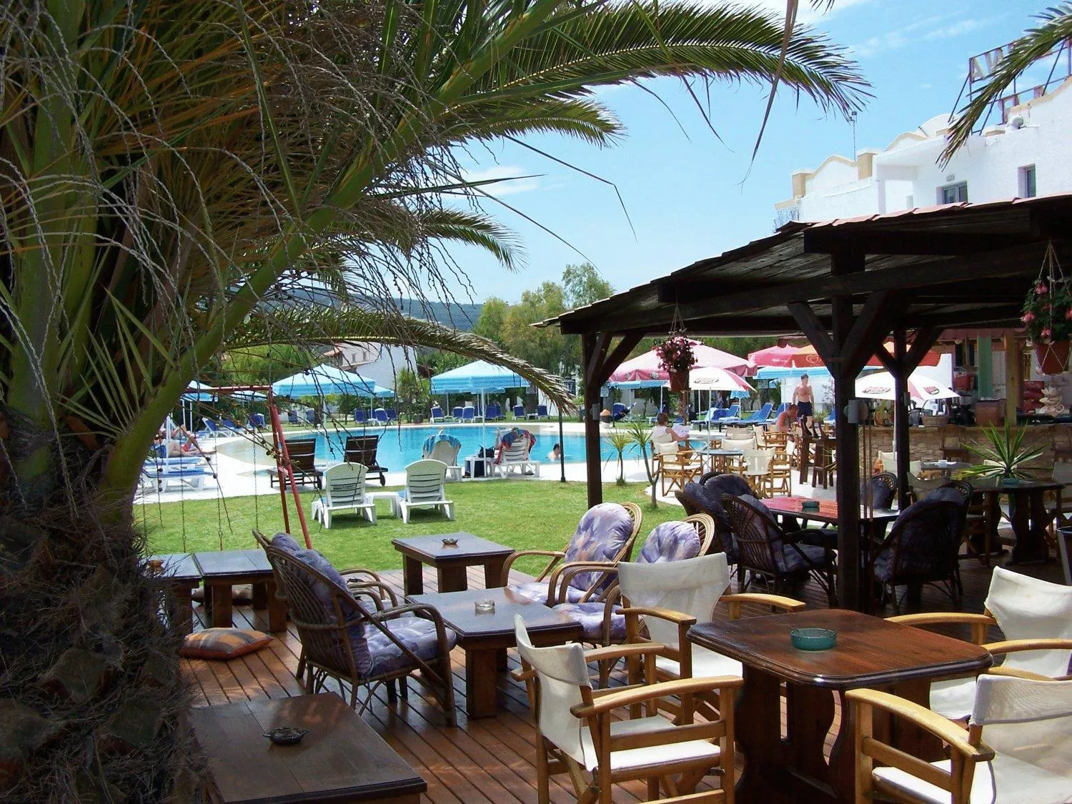 Restaurant/places to eat in Ninos On The Beach Hotel
