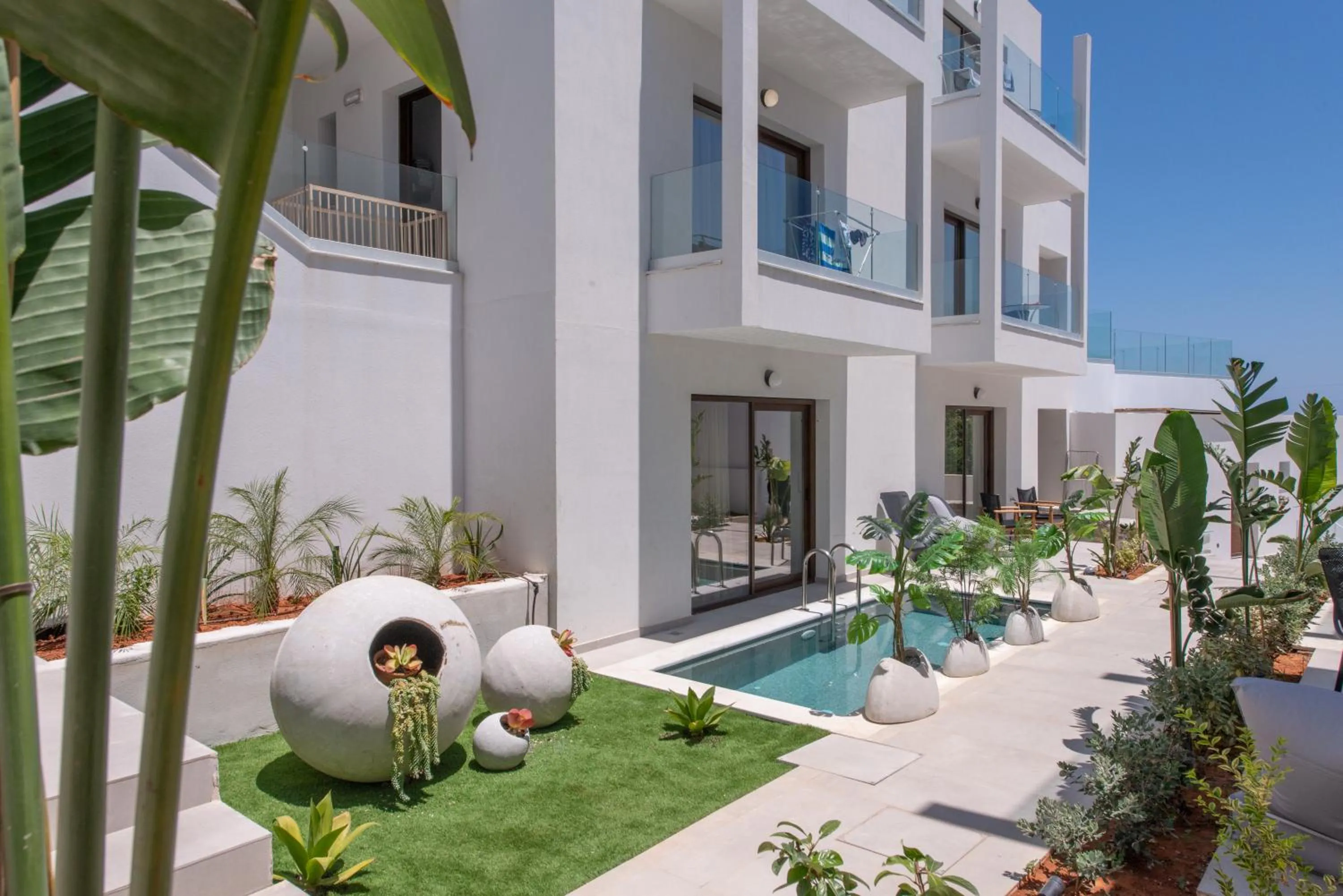 Property building in Bita Hubs